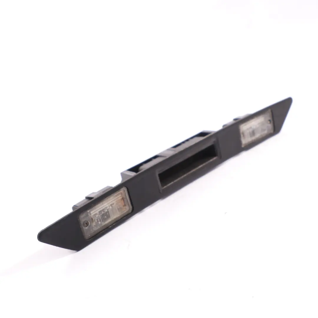  Poignée hayon Audi A3 A4 A6 Panneau d'habillage Lampe plaque d'immatriculation - SKU 8P4827574 - Numéro de pièce 8P4827574