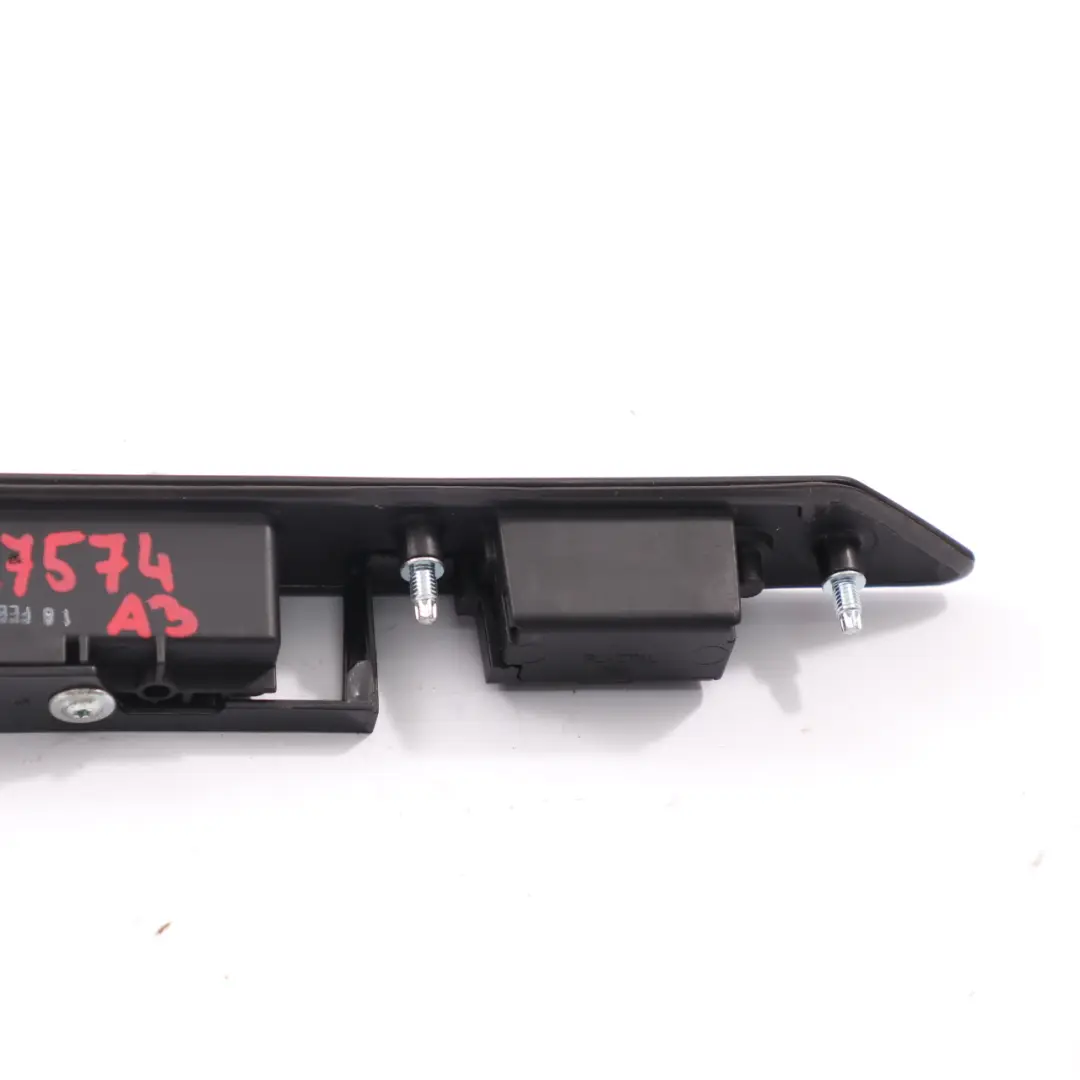  Maniglia portellone posteriore Audi A3 A4 A6 Pannello bagagliaio Luce targa - SKU 8P4827574 - Numero di parte 8P4827574