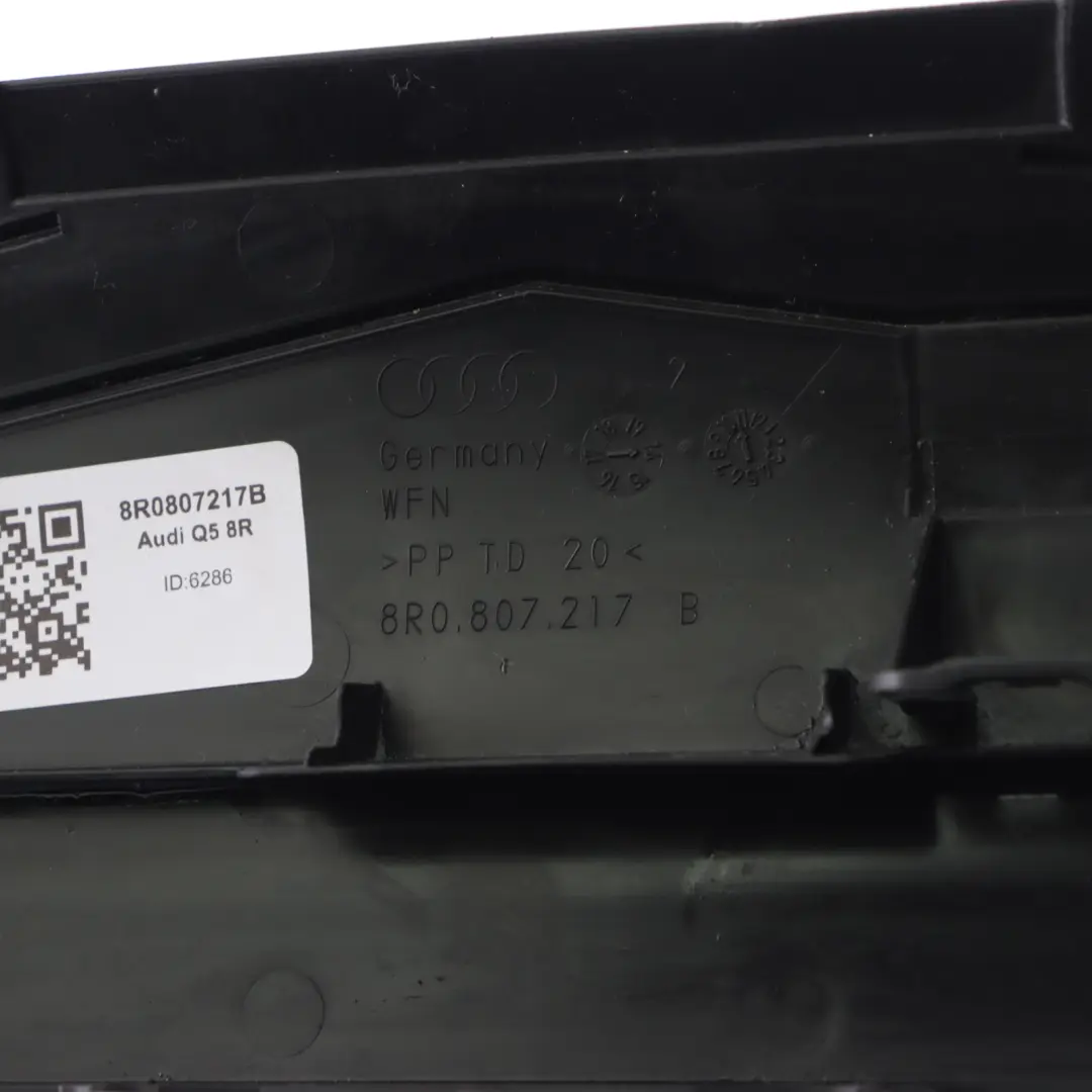 Nakładka Belki Zderzaka Przód do Audi Q5 8R o numerze 8R0807217B Audi Q5 8R Nakładka Belki Zderzaka Przód - SKU 8R0807217B - Numer Części 8R0807217B