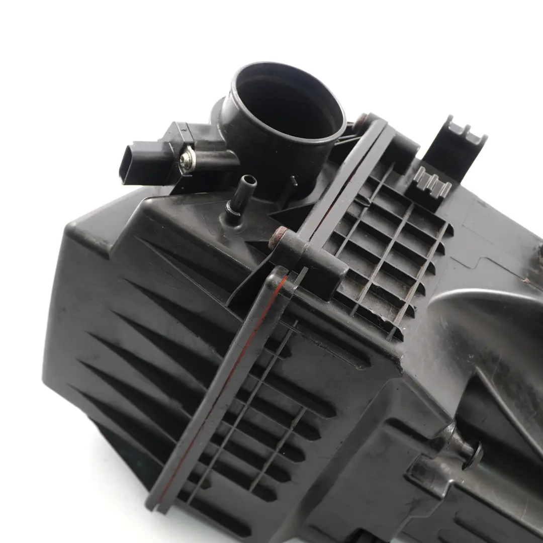 Filter Box Ford Fiesta MK7 1.6 TDCi Air Intake Silencer Filter to Air with Part number 8V21-9600-AG Air Filter Box Ford Fiesta MK7 1.6 TDCi Air Intake Silencer Filter - SKU 8V21-9600-AG - Part number 8V21-9600-AG