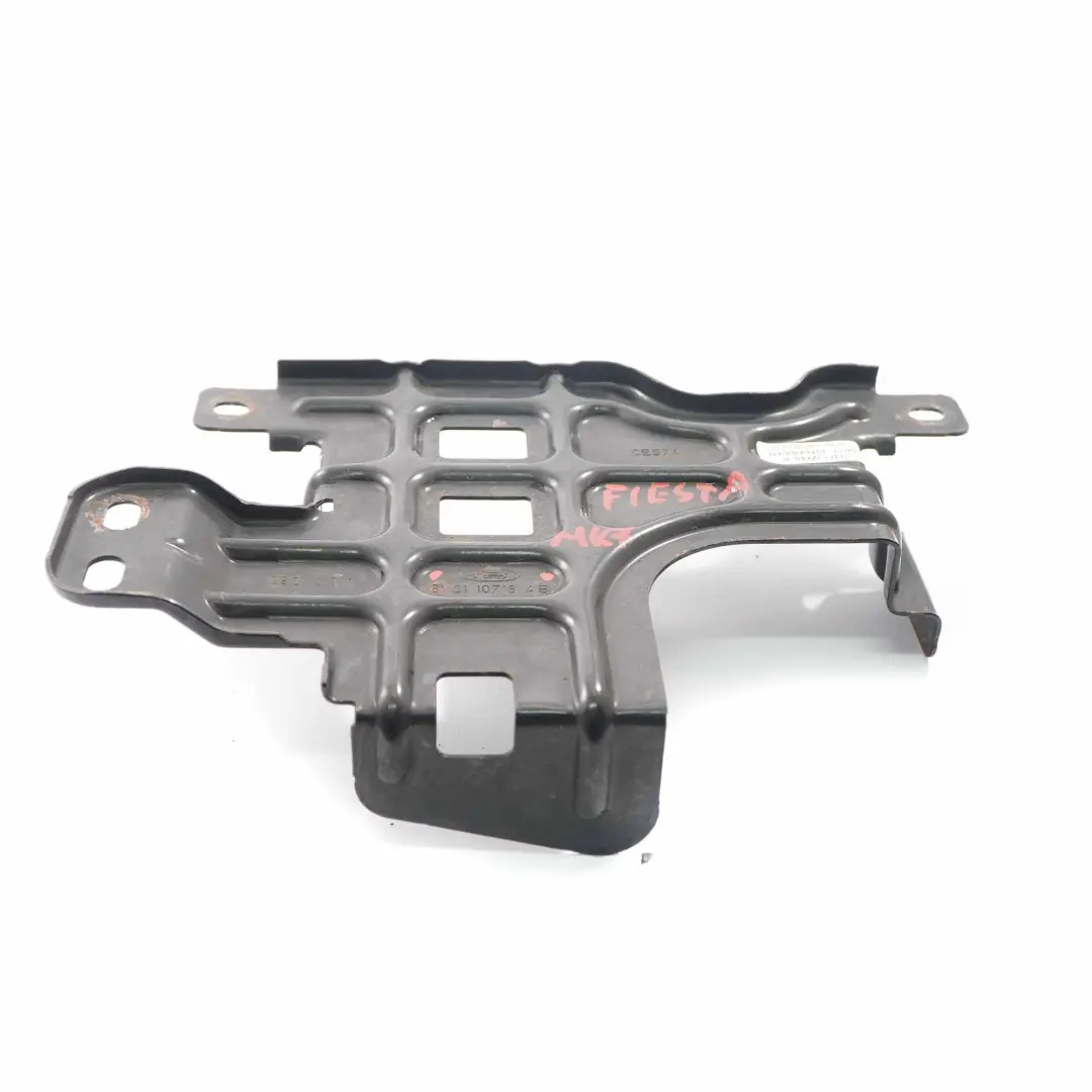 Caja de la Batería Soporte para Ford Fiesta MK7 con número de pieza 8V2110718AB Ford Fiesta MK7 Caja de la Batería Soporte - SKU 8V2110718AB - Número de pieza 8V2110718AB