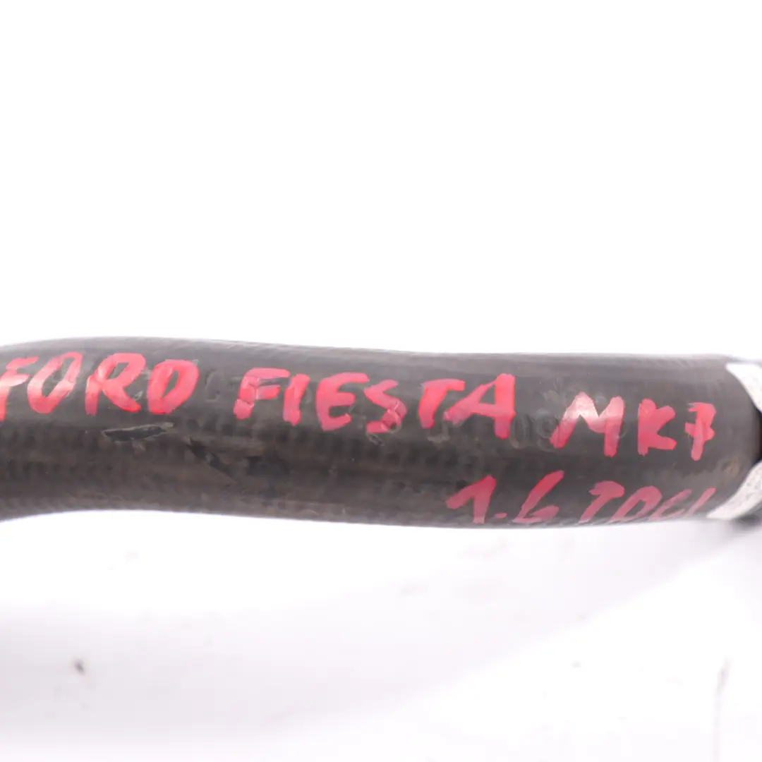 Wąż Przewód Rura Wody do Ford Fiesta MK7 1.6 TDCI o numerze 8V2118K580BA Ford Fiesta MK7 1.6 TDCI Wąż Przewód Rura Wody - SKU 8V2118K580BA - Numer Części 8V2118K580BA
