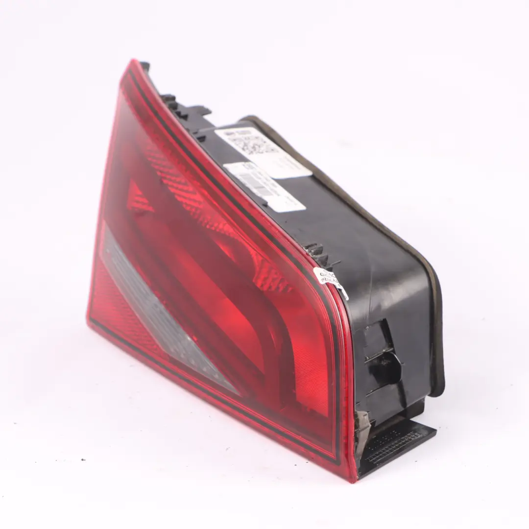 Luz trasera interior del maletero izquierda para Audi A3 8V con número de pieza 8V4945093 Audi A3 8V Luz trasera interior del maletero izquierda - SKU 8V4945093 - Número de pieza 8V4945093
