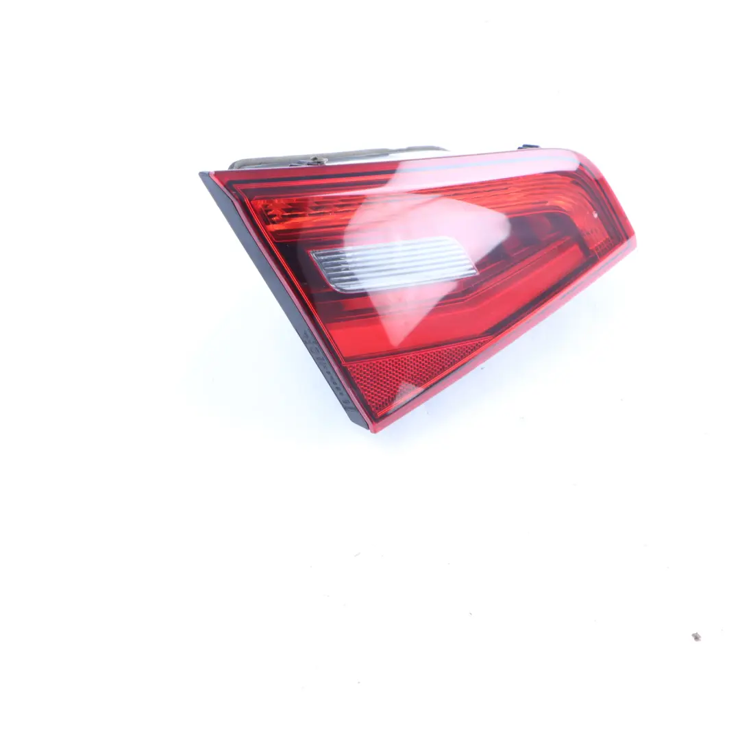 Heck Klappe innere Rücklicht Lampe Links für Audi A3 8V mit Teilenummer 8V4945093A Audi A3 8V Heck Klappe innere Rücklicht Lampe Links - SKU 8V4945093A - Teilenummer 8V4945093A