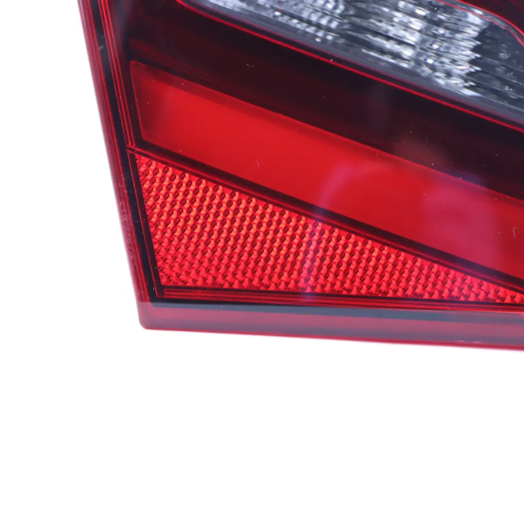 Heck Klappe innere Rücklicht Lampe Links für Audi A3 8V mit Teilenummer 8V4945093A Audi A3 8V Heck Klappe innere Rücklicht Lampe Links - SKU 8V4945093A - Teilenummer 8V4945093A