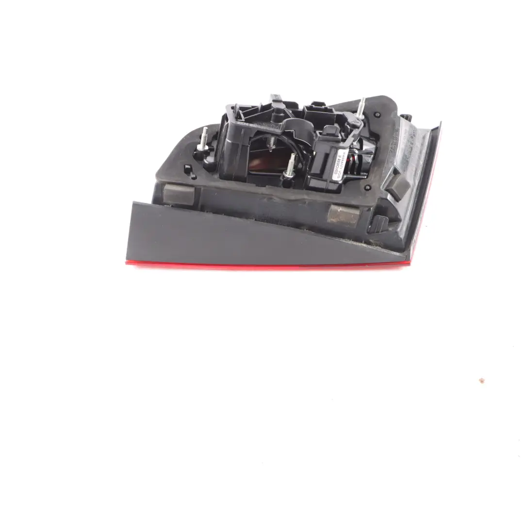 Tylna Lampa Światło Klapy Bagażnika Tył Lewo do Audi A3 8V o numerze 8V4945093A Audi A3 8V Tylna Lampa Światło Klapy Bagażnika Tył Lewo - SKU 8V4945093A - Numer Części 8V4945093A