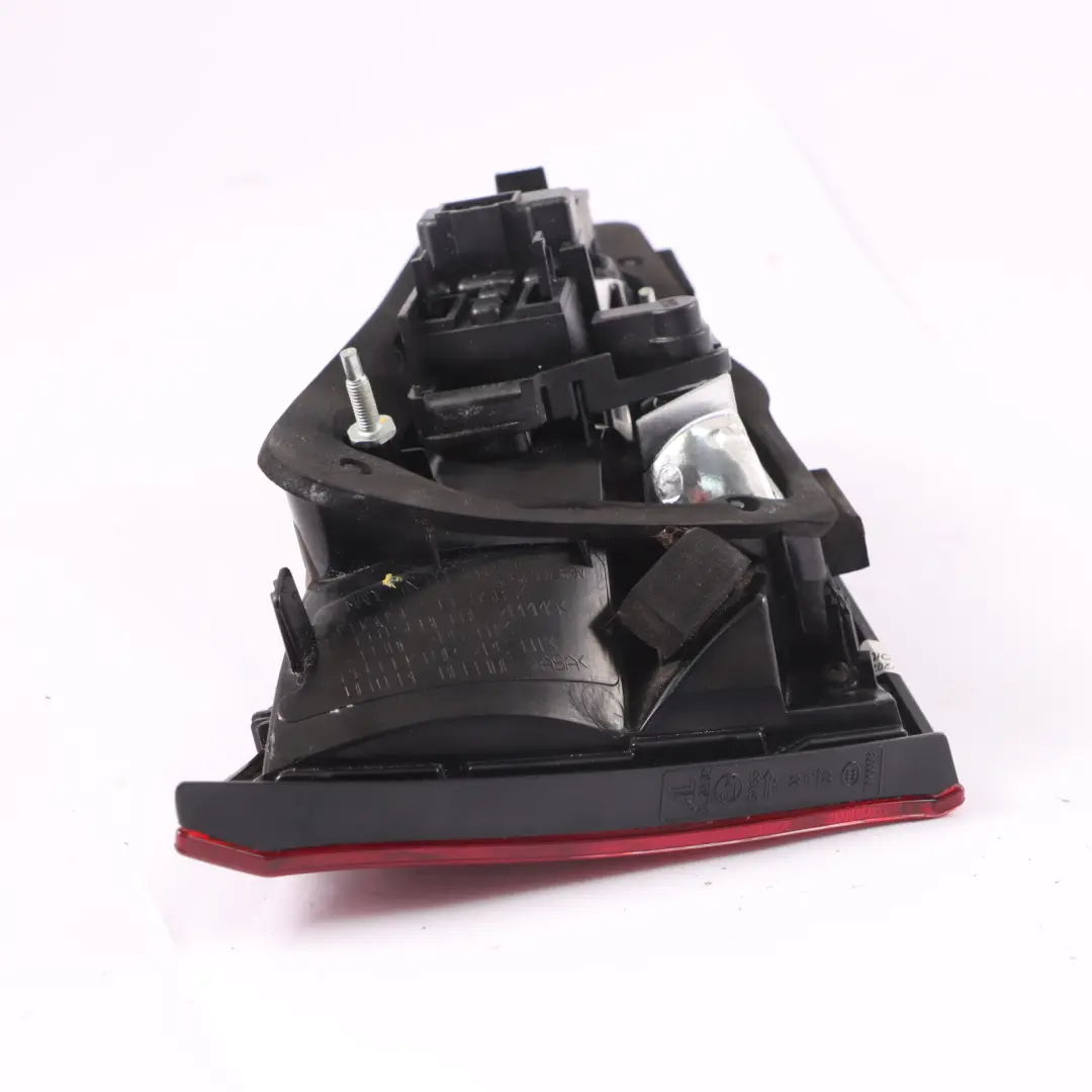 Fanale posteriore interno del bagagliaio destro per Audi A3 8V con numero di parte 8V4945094 Audi A3 8V Fanale posteriore interno del bagagliaio destro - SKU 8V4945094 - Numero di parte 8V4945094