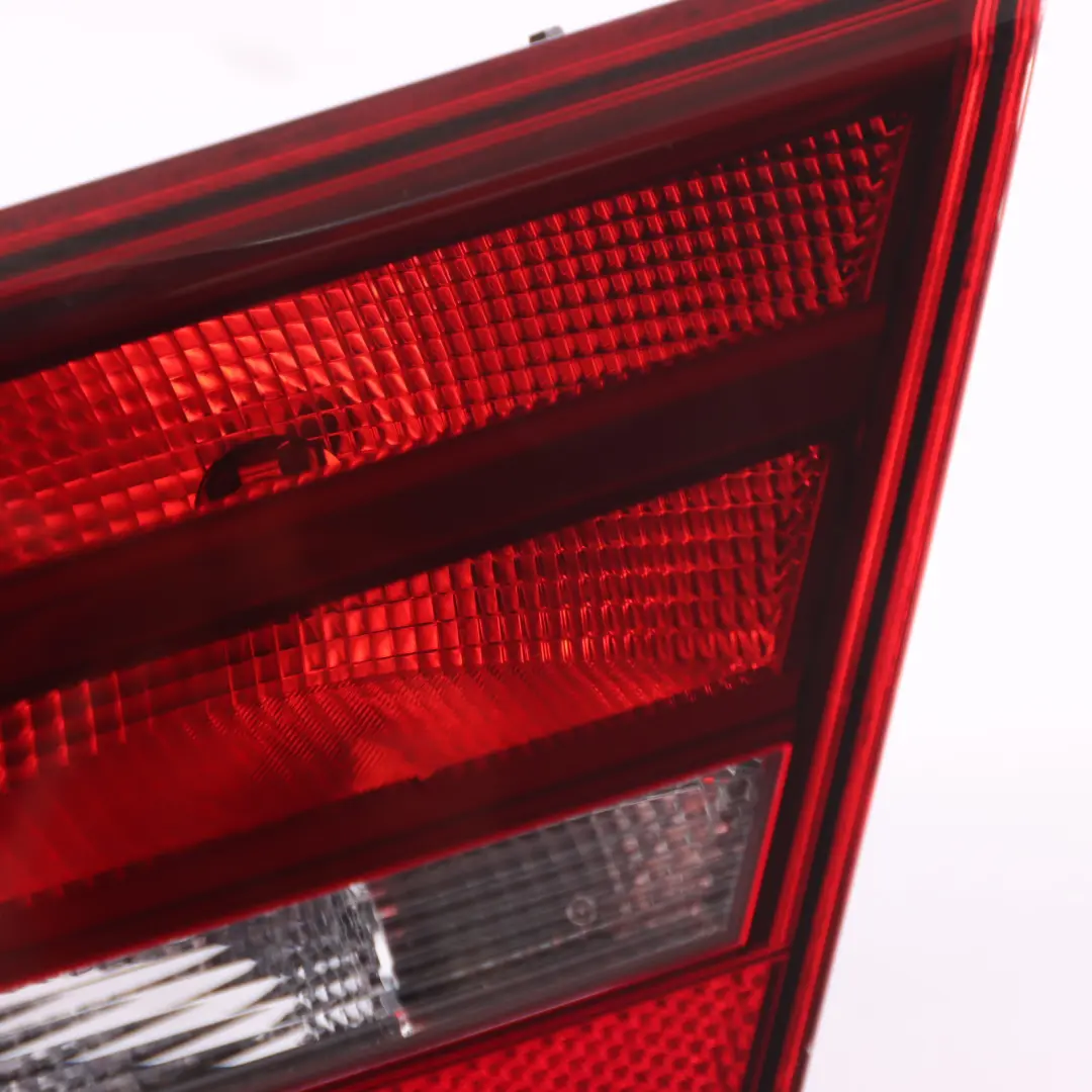 Hintere Heck Klappe Innere Rücklicht Lampe Rechts für Audi A3 8V mit Teilenummer 8V4945094 Audi A3 8V Hintere Heck Klappe Innere Rücklicht Lampe Rechts - SKU 8V4945094 - Teilenummer 8V4945094