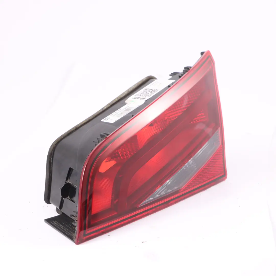 Hintere Heck Klappe Innere Rücklicht Lampe Rechts für Audi A3 8V mit Teilenummer 8V4945094 Audi A3 8V Hintere Heck Klappe Innere Rücklicht Lampe Rechts - SKU 8V4945094 - Teilenummer 8V4945094