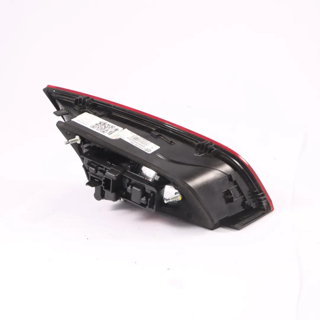 Feu arrière de coffre droit pour Audi A3 8V à propos du numéro de pièce 8V4945094 Audi A3 8V Feu arrière de coffre droit - SKU 8V4945094 - Numéro de pièce 8V4945094
