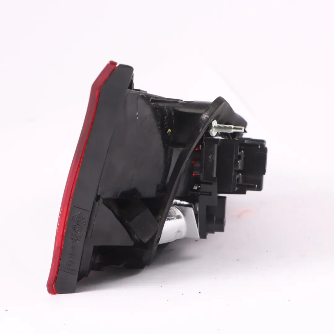 Fanale posteriore interno del bagagliaio destro per Audi A3 8V con numero di parte 8V4945094 Audi A3 8V Fanale posteriore interno del bagagliaio destro - SKU 8V4945094 - Numero di parte 8V4945094
