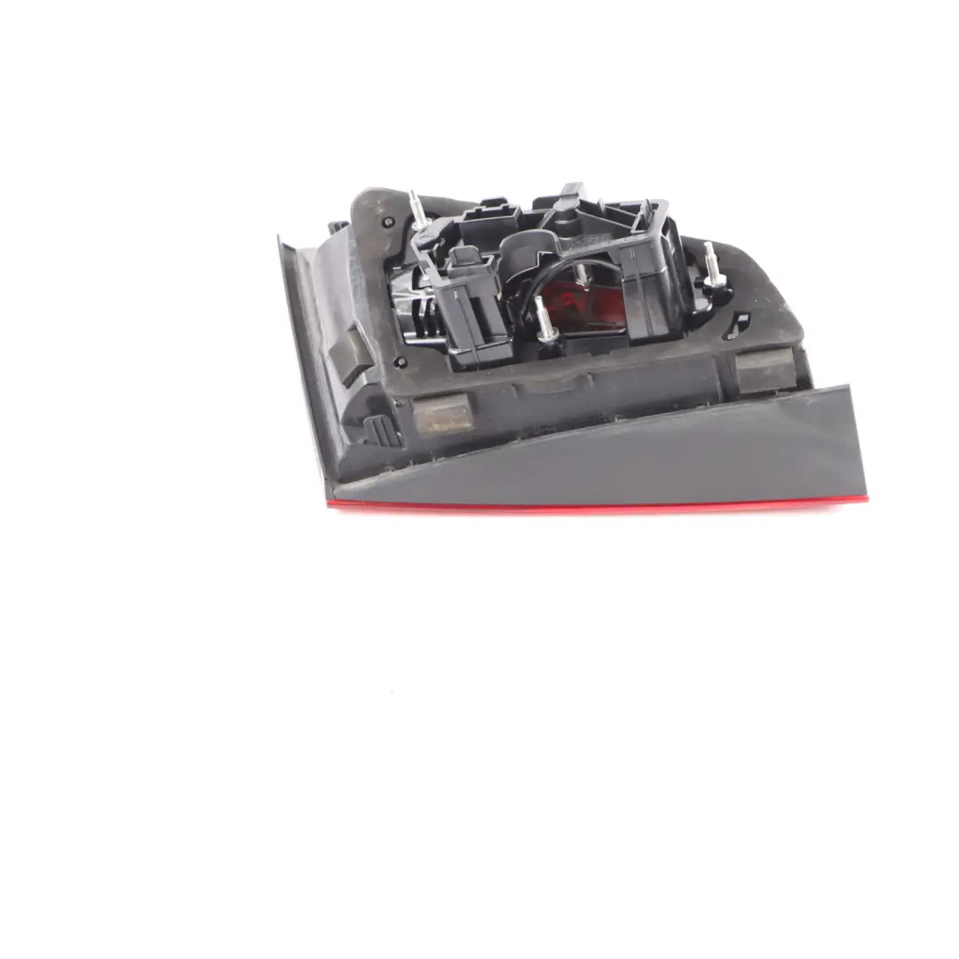 Feu arrière de coffre droit pour Audi A3 8V à propos du numéro de pièce 8V4945094A Audi A3 8V Feu arrière de coffre droit - SKU 8V4945094A - Numéro de pièce 8V4945094A