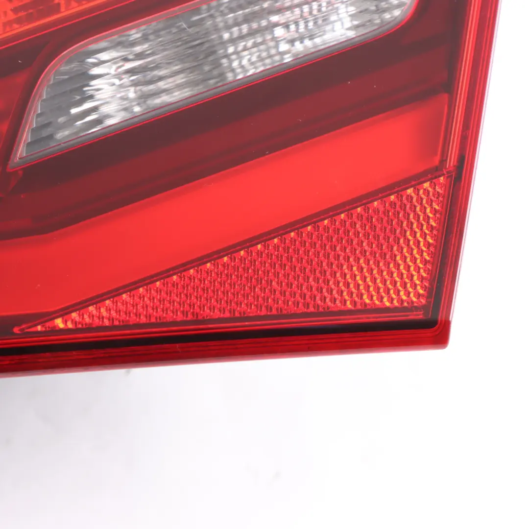 Heckklappe innere Rücklicht Lampe rechts für Audi A3 8V mit Teilenummer 8V4945094A Audi A3 8V Heckklappe innere Rücklicht Lampe rechts - SKU 8V4945094A - Teilenummer 8V4945094A