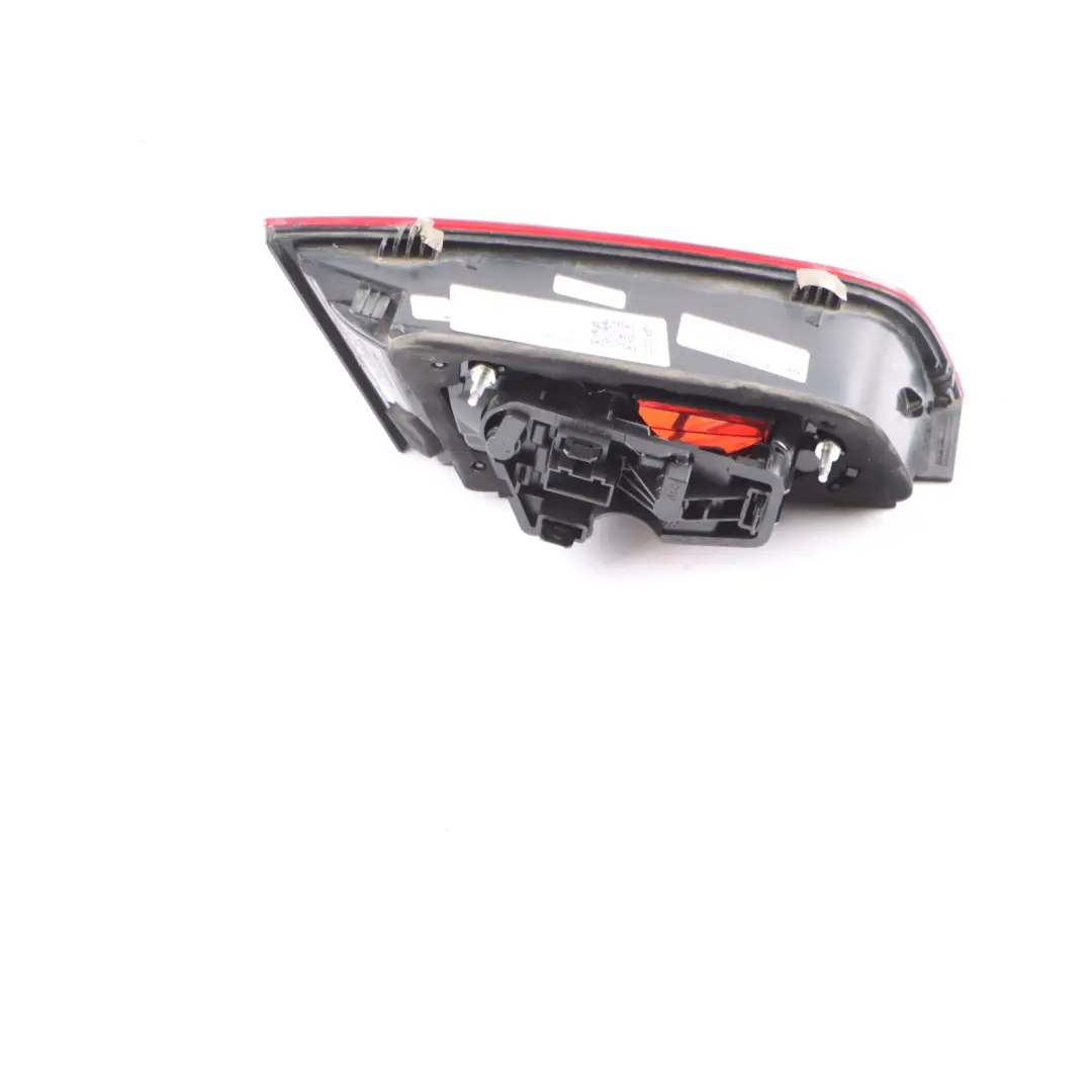 Heckklappe innere Rücklicht Lampe rechts für Audi A3 8V mit Teilenummer 8V4945094A Audi A3 8V Heckklappe innere Rücklicht Lampe rechts - SKU 8V4945094A - Teilenummer 8V4945094A