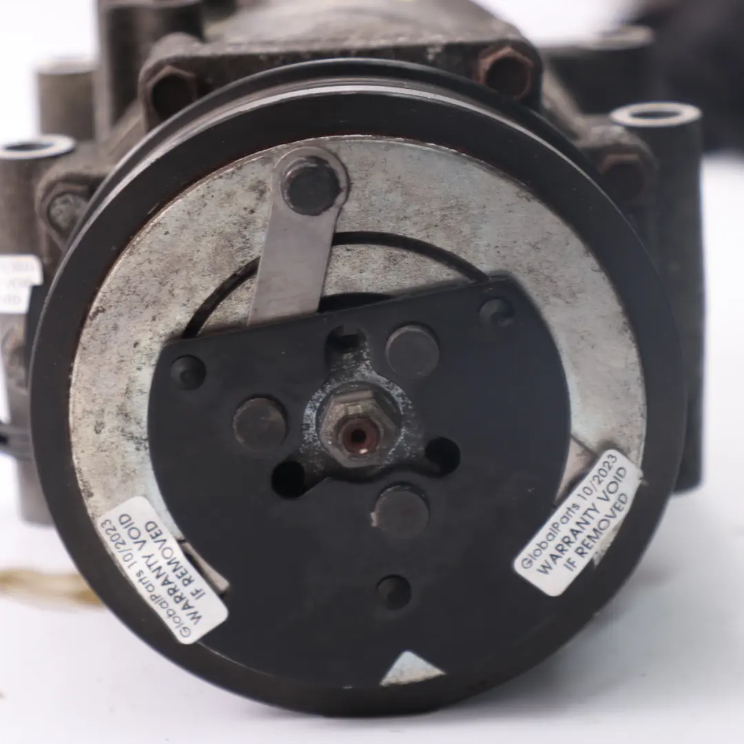 Sprężarka Kompresor Klimatyzacji do Ford Fiesta Mk7 o numerze 8V5119D629DF Ford Fiesta Mk7 Sprężarka Kompresor Klimatyzacji - SKU 8V5119D629DF - Numer Części 8V5119D629DF