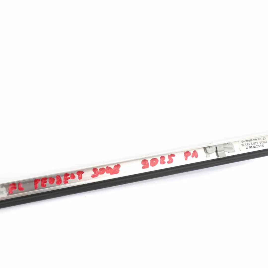 Habillage de Porte Avant Gauche Moulage Chromé pour Peugeot 3008 à propos du numéro de pièce 9025P1 Peugeot 3008 Habillage de Porte Avant Gauche Moulage Chromé - SKU 9025P1 - Numéro de pièce 9025P1