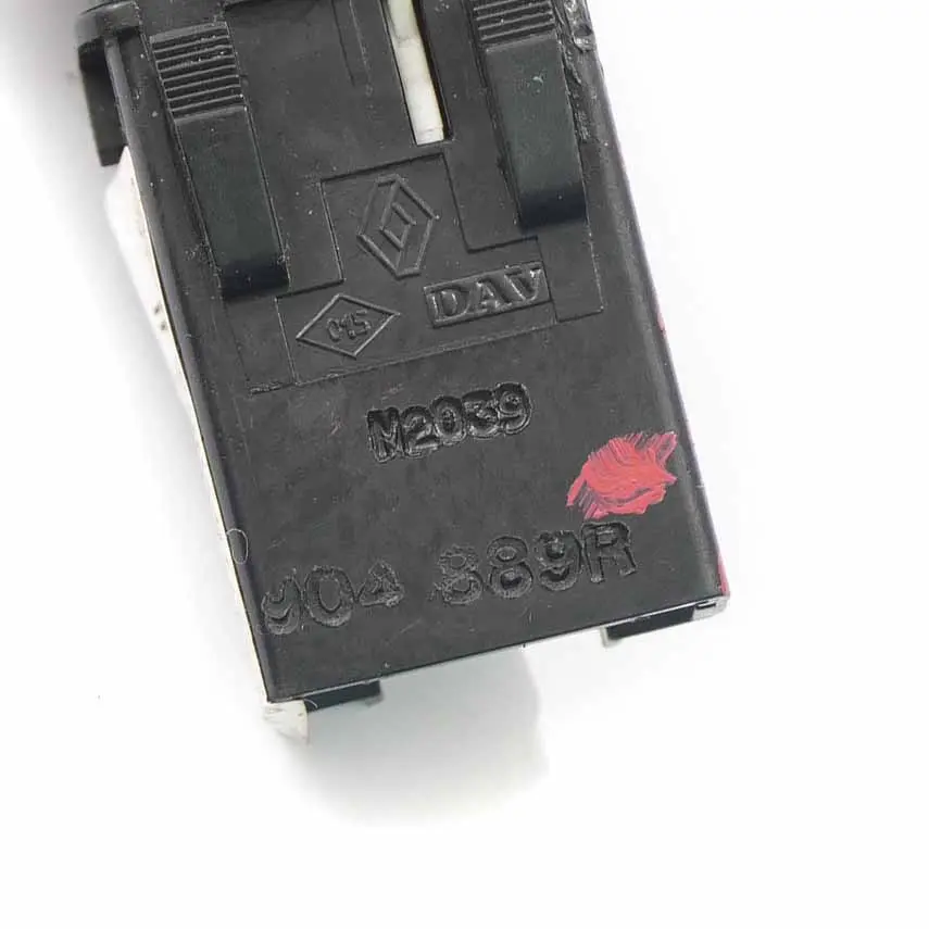 Bouton de commande de l'interrupteur d'alerte pour Renault Trafic II à propos du numéro de pièce 904889R Renault Trafic II Bouton de commande de l'interrupteur d'alerte - SKU 904889R - Numéro de pièce 904889R