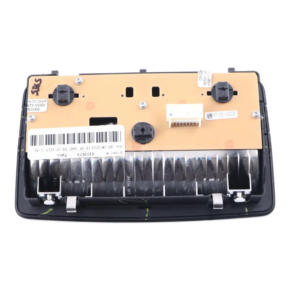 BMW X6 E71 Lampe de lecture intérieure Arrière Toit Lampe Panneau noir - SKU 9111012 - Numéro de pièce 9111012