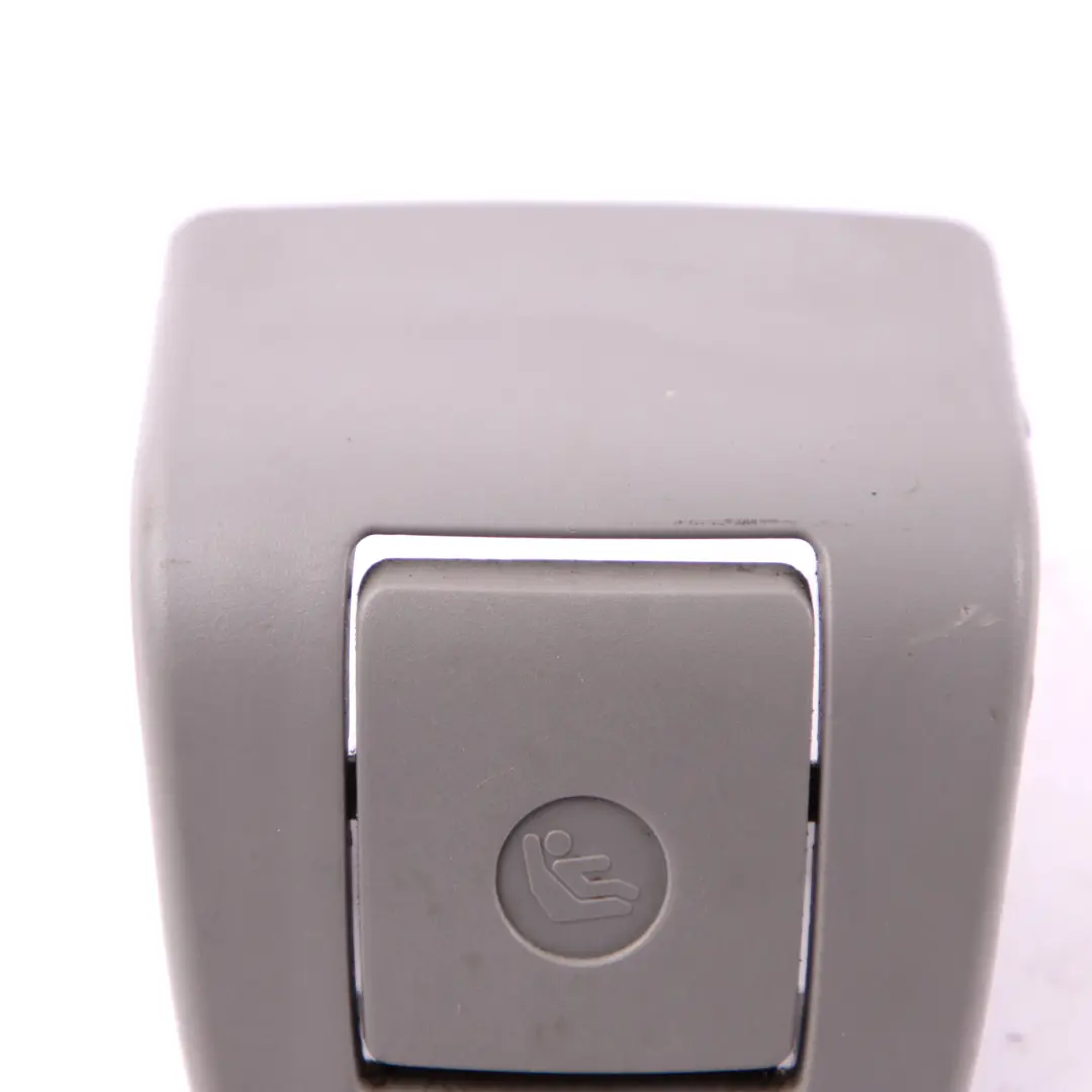 Sedile posteriore Isofix Coperchio Montaggio Aletta Grigio per BMW E93 con numero di parte 9112424 BMW E93 Sedile posteriore Isofix Coperchio Montaggio Aletta Grigio - SKU 9112424 - Numero di parte 9112424