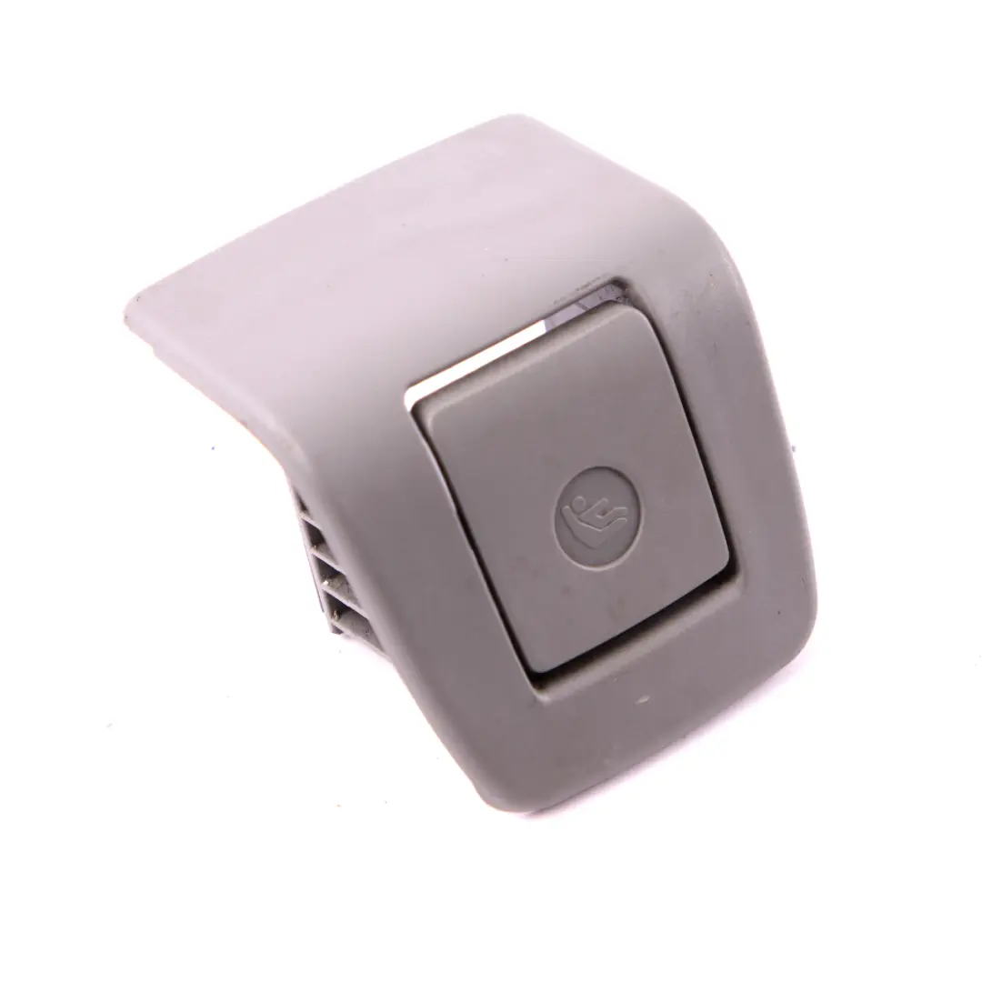 Sedile posteriore Isofix Coperchio Montaggio Aletta Grigio per BMW E93 con numero di parte 9112424 BMW E93 Sedile posteriore Isofix Coperchio Montaggio Aletta Grigio - SKU 9112424 - Numero di parte 9112424