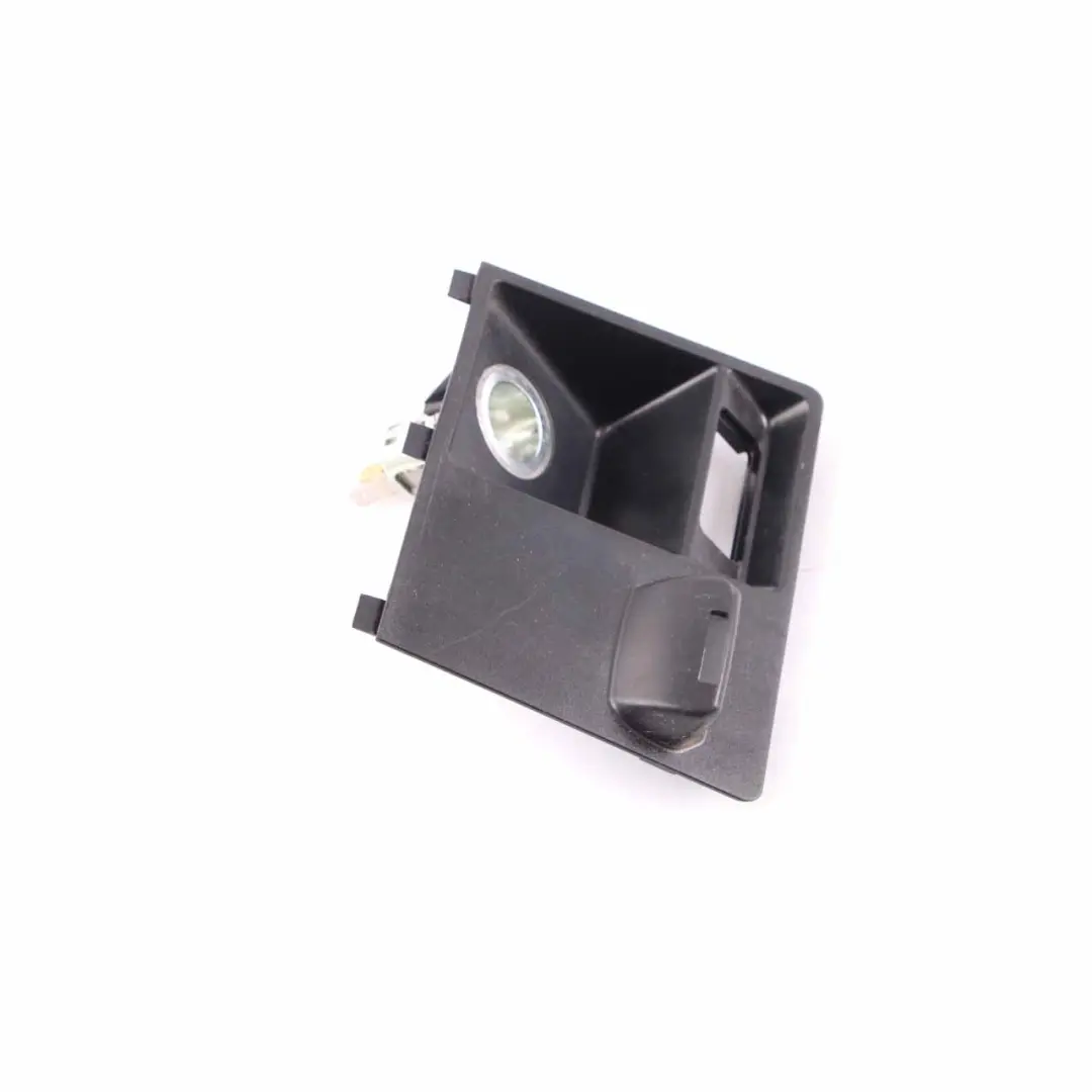 USB AUX Prise courant Couvercle connecteur Panneau Noir pour BMW X5 E70 à propos du numéro de pièce 9115084 BMW X5 E70 USB AUX Prise courant Couvercle connecteur Panneau Noir - SKU 9115084 - Numéro de pièce 9115084