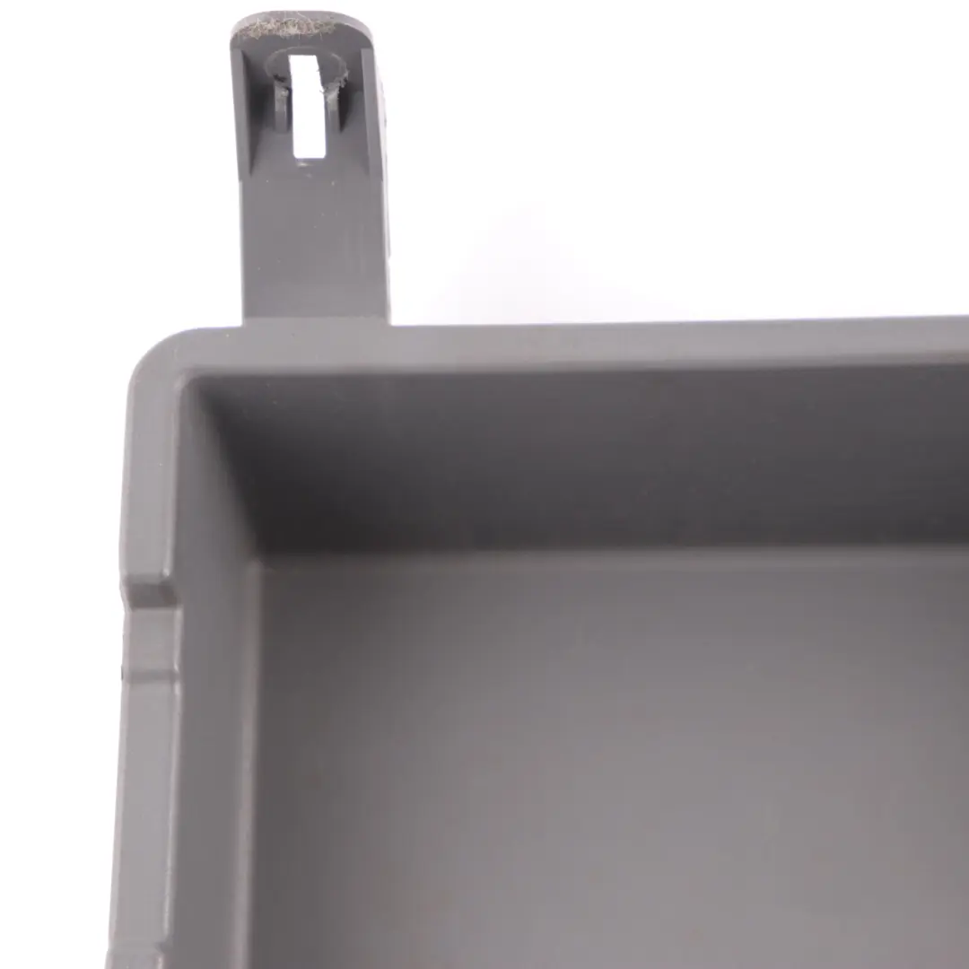 Compartimento Portaobjetos Maletero Derecho Gris para BMW F01 F02 con número de pieza 9116152 BMW F01 F02 Compartimento Portaobjetos Maletero Derecho Gris - SKU 9116152 - Número de pieza 9116152