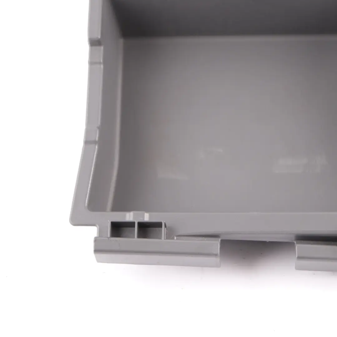 Compartimento Portaobjetos Maletero Derecho Gris para BMW F01 F02 con número de pieza 9116152 BMW F01 F02 Compartimento Portaobjetos Maletero Derecho Gris - SKU 9116152 - Número de pieza 9116152