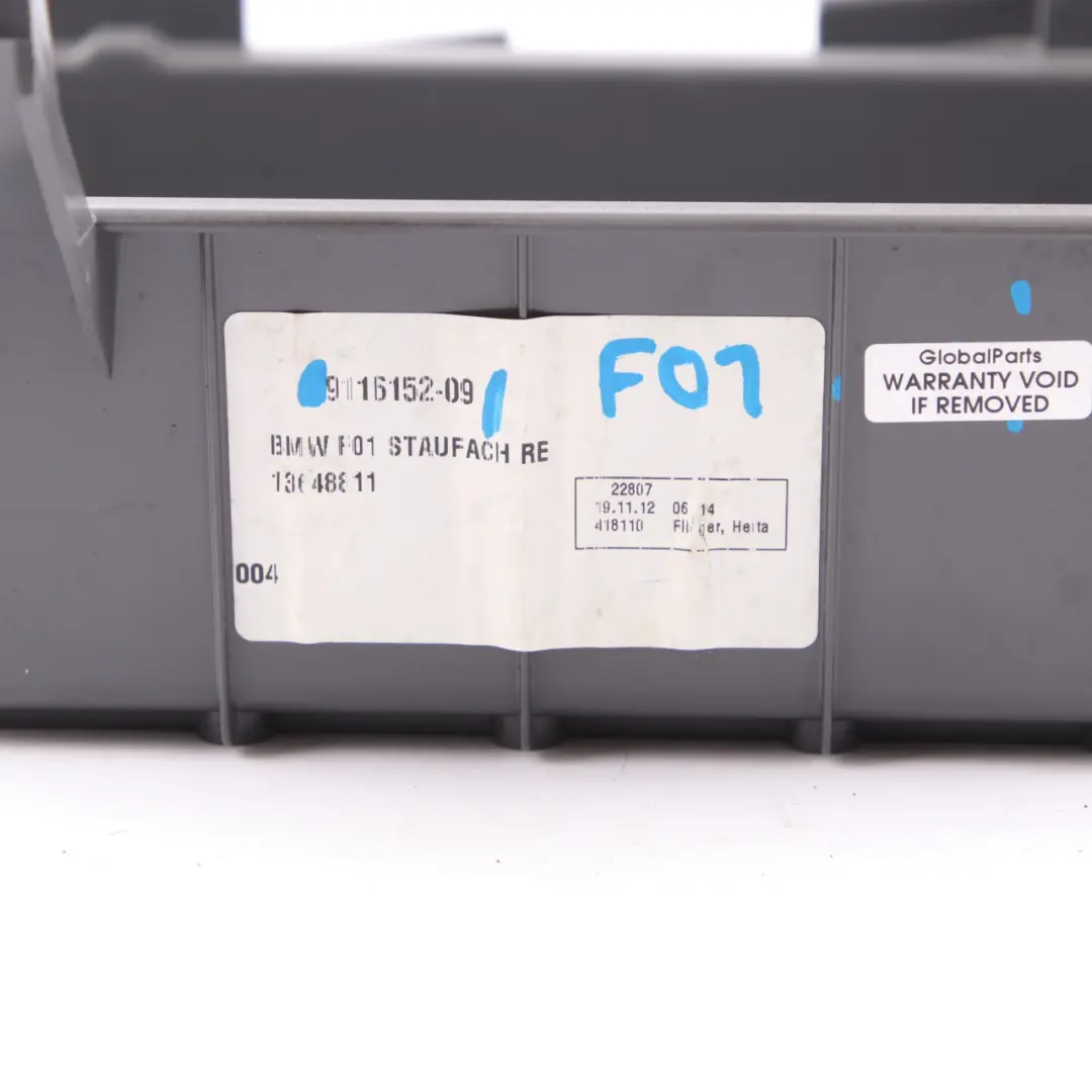 Vano Portaoggetti Bagagliaio Destro Grigio per BMW F01 F02 con numero di parte 9116152 BMW F01 F02 Vano Portaoggetti Bagagliaio Destro Grigio - SKU 9116152 - Numero di parte 9116152