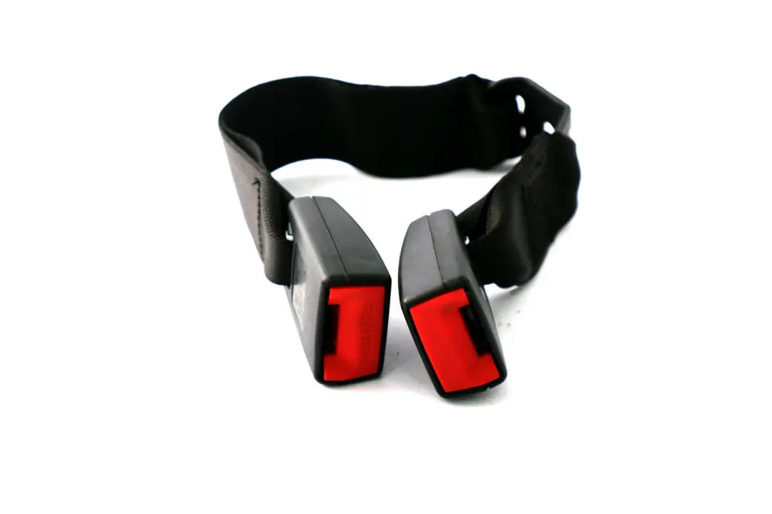 BMW E81 E87 Hebilla Clip Cinturón Trasero Derecho Inferior 7069968 - SKU 9117251 - Número de pieza 9117251