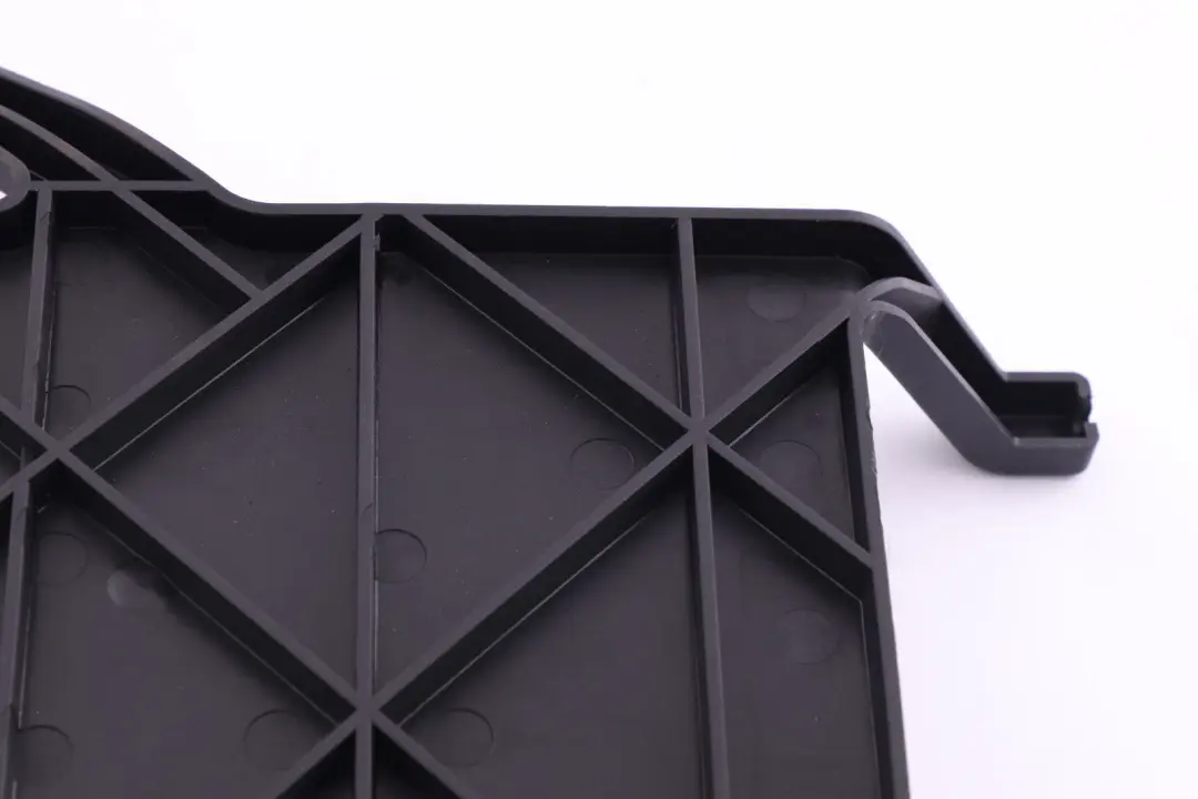 Embellecedor Piso Maletero Tapa Derecha 5147 para BMW E82 E88 con número de pieza 9118748 BMW E82 E88 Embellecedor Piso Maletero Tapa Derecha 5147 - SKU 9118748 - Número de pieza 9118748