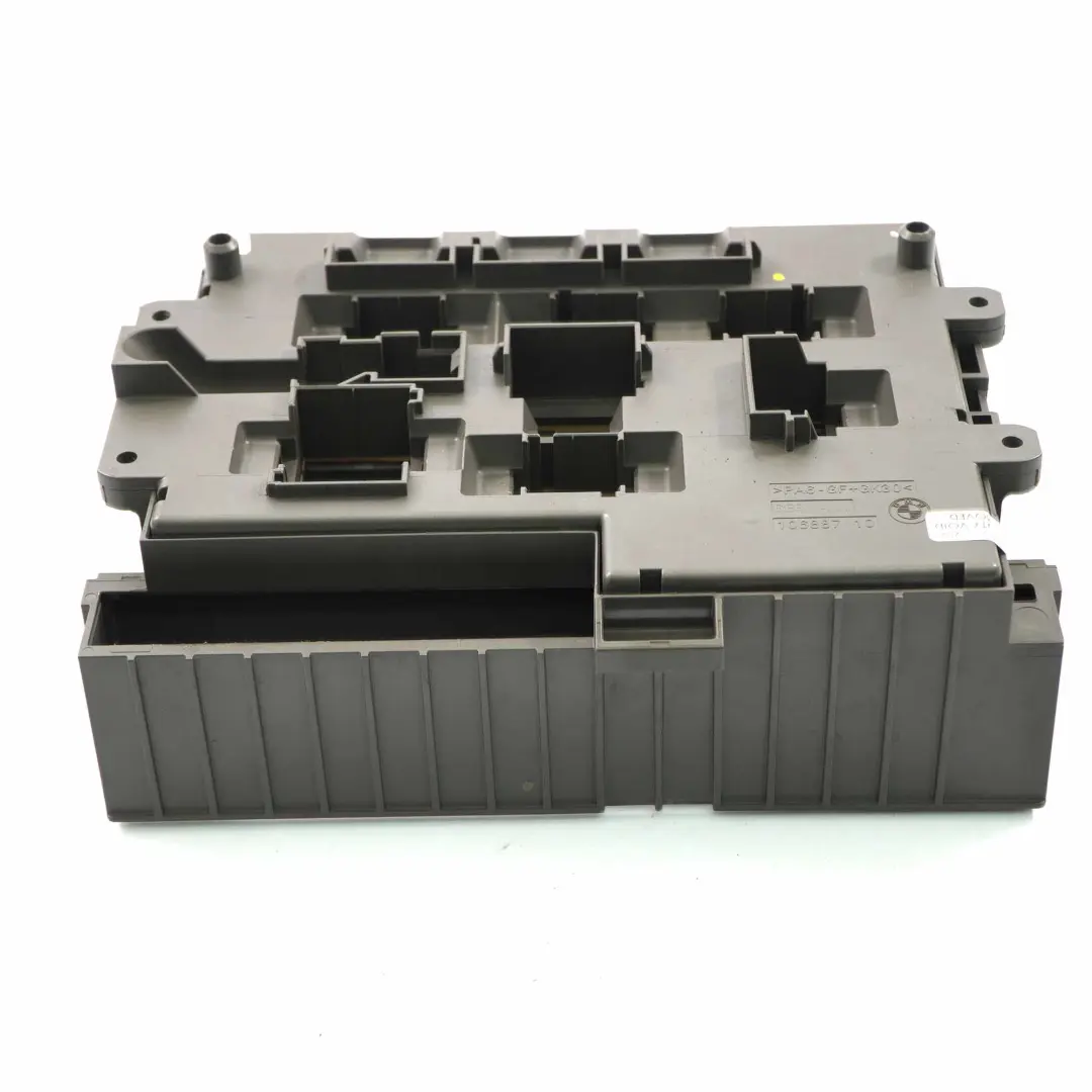 Boîte À Fusibles Avant pour BMW E81 X1 E84 E87 E90 E91 E92 à propos du numéro de pièce 9119446 BMW E81 X1 E84 E87 E90 E91 E92 Boîte À Fusibles Avant - SKU 9119446 - Numéro de pièce 9119446