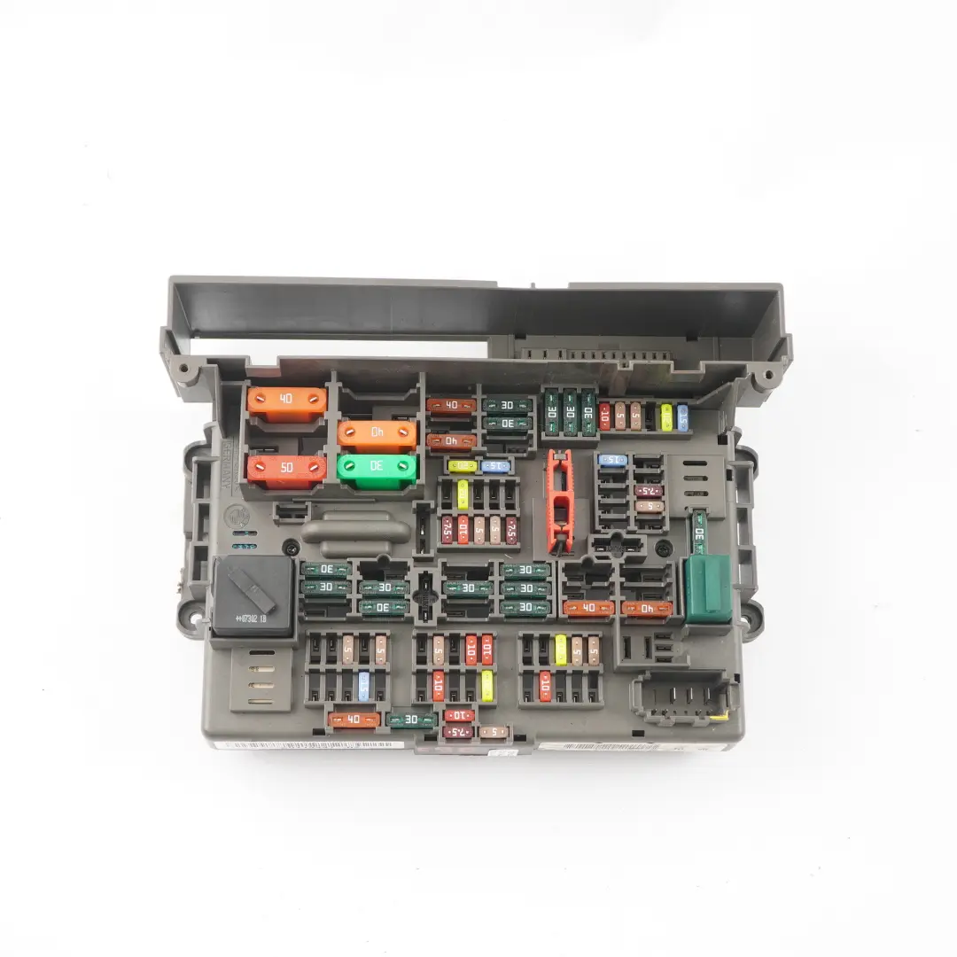 Caja De Fusibles De Distribucion Delantera para BMW E90 E91 E92 con número de pieza 9119447 BMW E90 E91 E92 Caja De Fusibles De Distribucion Delantera - SKU 9119447 - Número de pieza 9119447