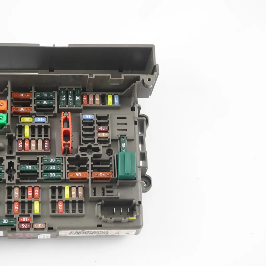 Boîte À Fusibles Avant pour BMW E90 E91 E92 à propos du numéro de pièce 9119447 BMW E90 E91 E92 Boîte À Fusibles Avant - SKU 9119447 - Numéro de pièce 9119447