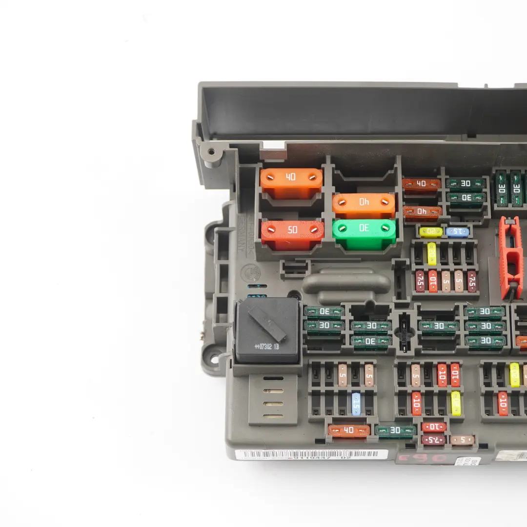 Caja De Fusibles De Distribucion Delantera para BMW E90 E91 E92 con número de pieza 9119447 BMW E90 E91 E92 Caja De Fusibles De Distribucion Delantera - SKU 9119447 - Número de pieza 9119447