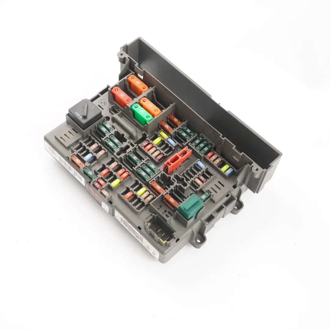 Boîte À Fusibles Avant pour BMW E90 E91 E92 à propos du numéro de pièce 9119447 BMW E90 E91 E92 Boîte À Fusibles Avant - SKU 9119447 - Numéro de pièce 9119447