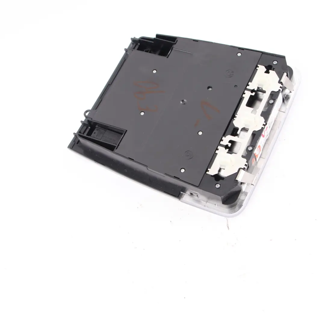 Lampka Podsufitki Przycisk SOS Szara do BMW E90 E91 E92 o numerze 9120460 BMW E90 E91 E92 Lampka Podsufitki Przycisk SOS Szara - SKU 9120460-1 - Numer Części 9120460