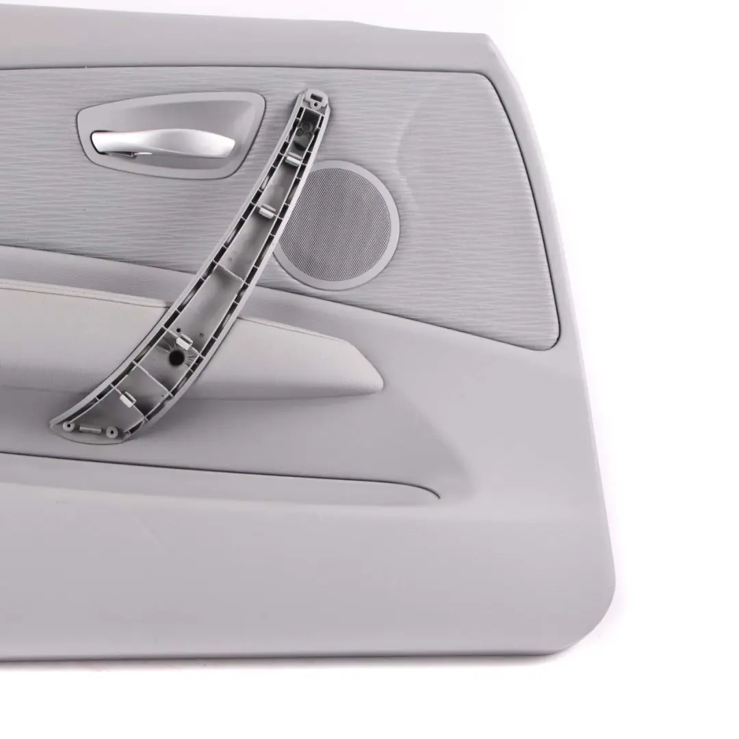 Tarjeta Puerta Delantera Izquierda Embellecedor Elektra Alaska Gris para BMW E87 LCI con número de pieza 9121143 BMW E87 LCI Tarjeta Puerta Delantera Izquierda Embellecedor Elektra Alaska Gris - SKU 9121143 - Número de pieza 9121143