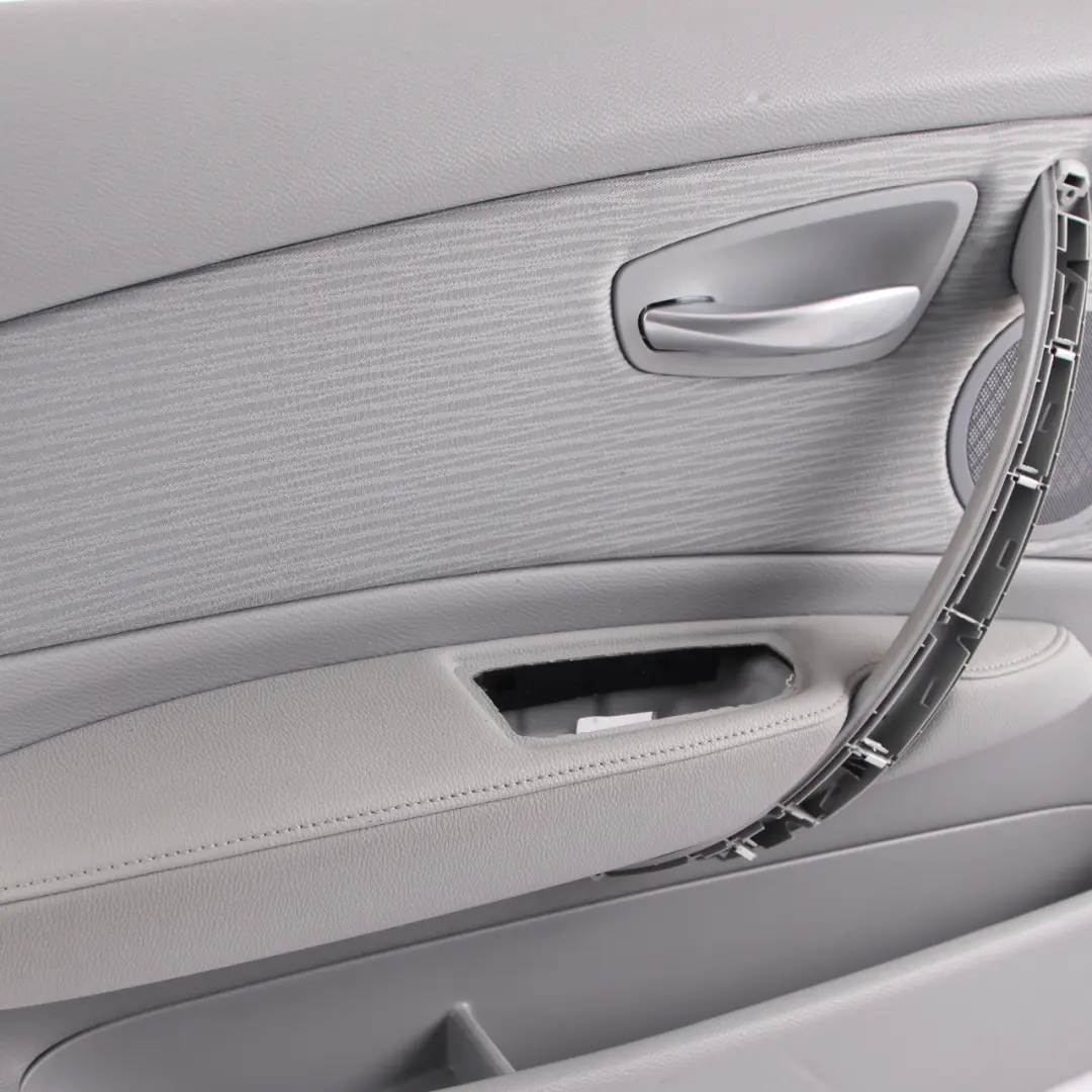 BMW E87 LCI Scheda Porta Anteriore Sinistra Pannello Trim Tessuto Alaska Grigio - SKU 9121143 - Numero di parte 9121143