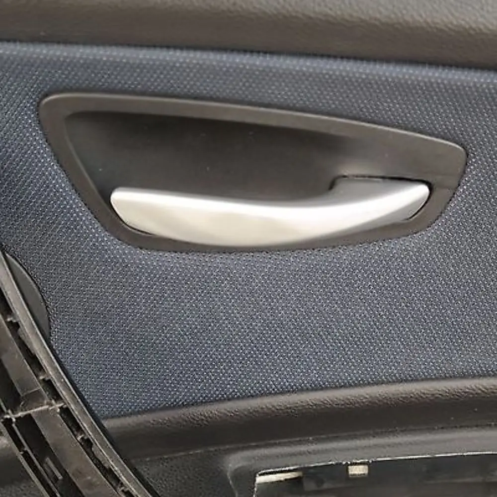 Tapicerka boczek drzwi prawy przód do BMW E87 LCI o numerze 51419121148 BMW E87 LCI Tapicerka boczek drzwi prawy przód - SKU 9121148 - Numer Części 51419121148