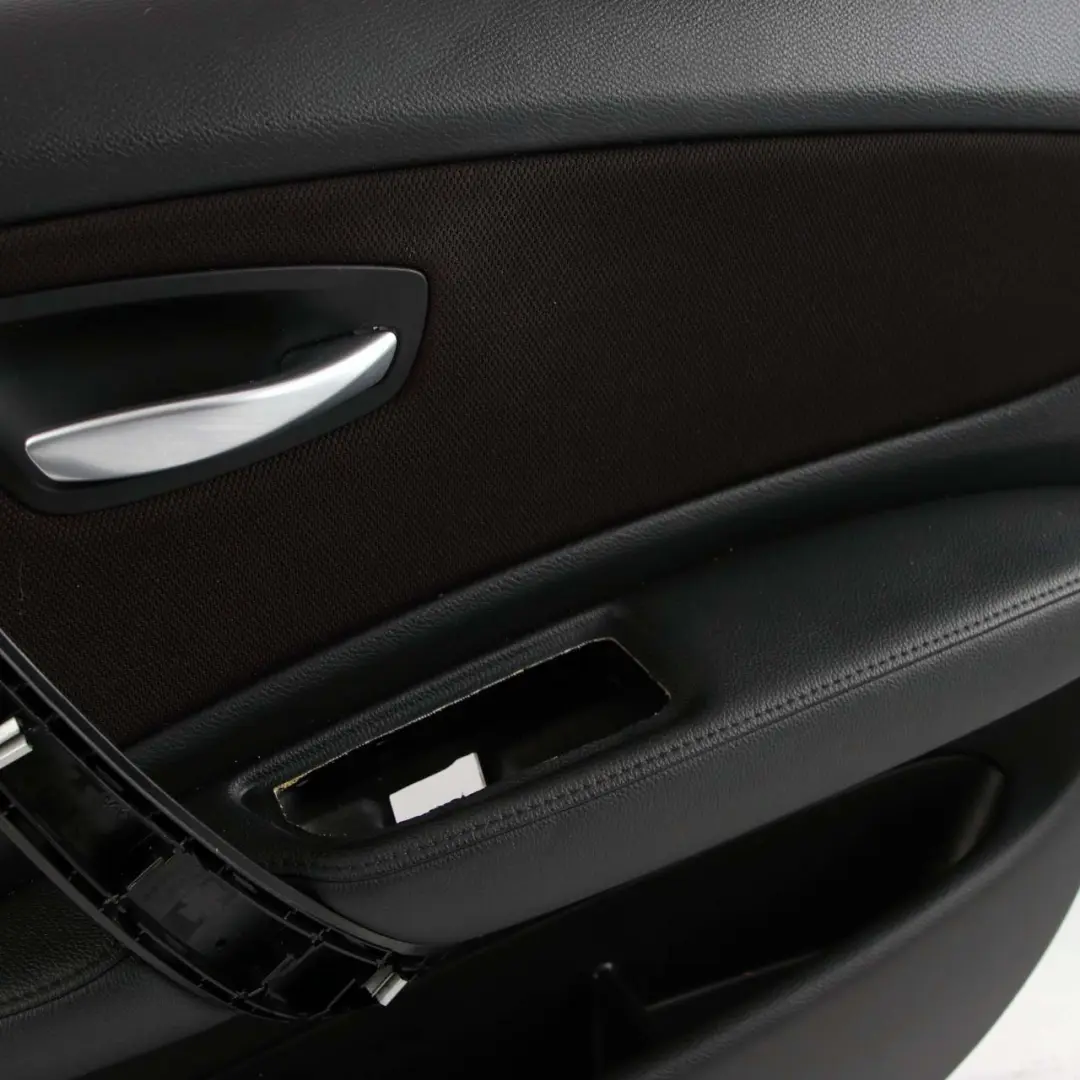 BMW E87 LCI Delantera Derecha Panel Tarjeta Puerta Tela Red Arándano Rojo - SKU 9121150 - Número de pieza 9121150
