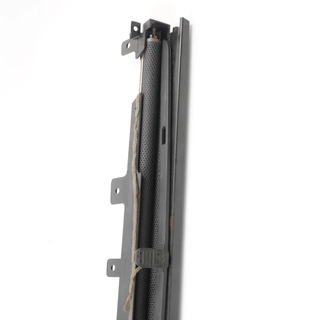 Finestra a rullo Porta posteriore destra Protezione parasole per BMW E60 con numero di parte 9122638 BMW E60 Finestra a rullo Porta posteriore destra Protezione parasole - SKU 9122638 - Numero di parte 9122638