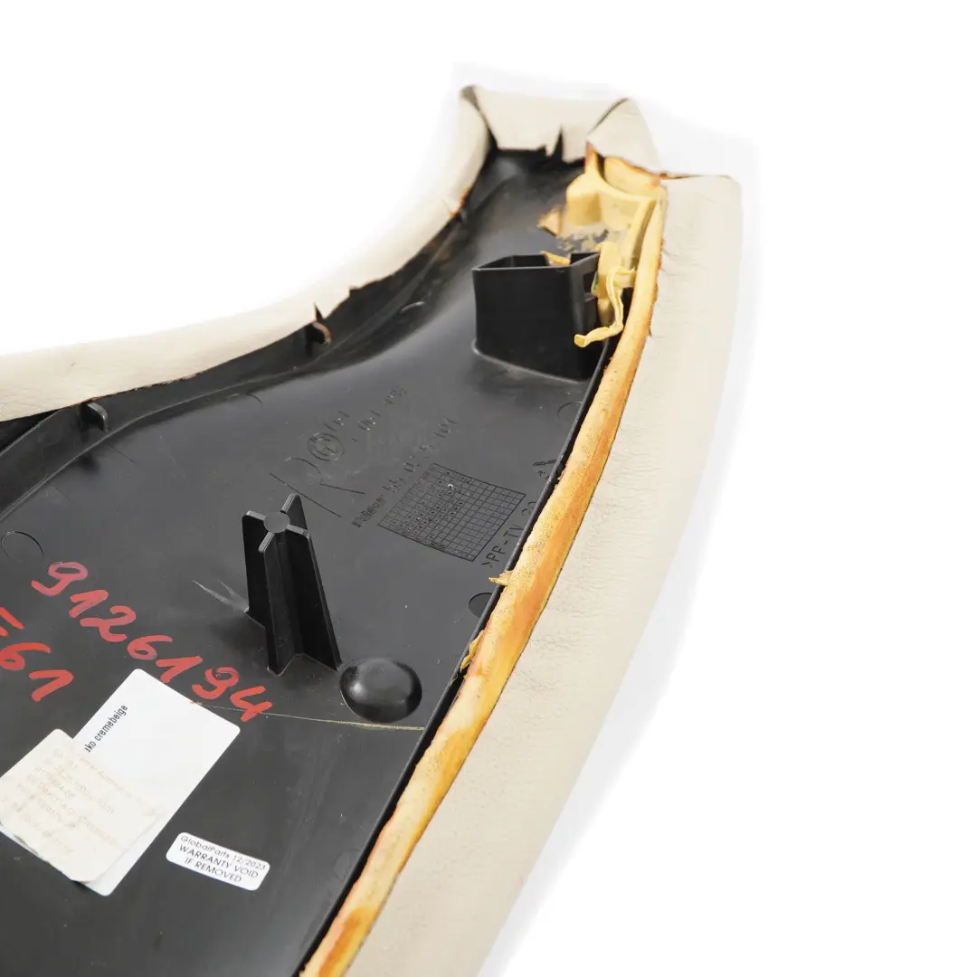 Finitura laterale sedile posteriore destro laterale Crema Pelle Beige per BMW E61 con numero di parte 9126194 BMW E61 Finitura laterale sedile posteriore destro laterale Crema Pelle Beige - SKU 9126194 - Numero di parte 9126194