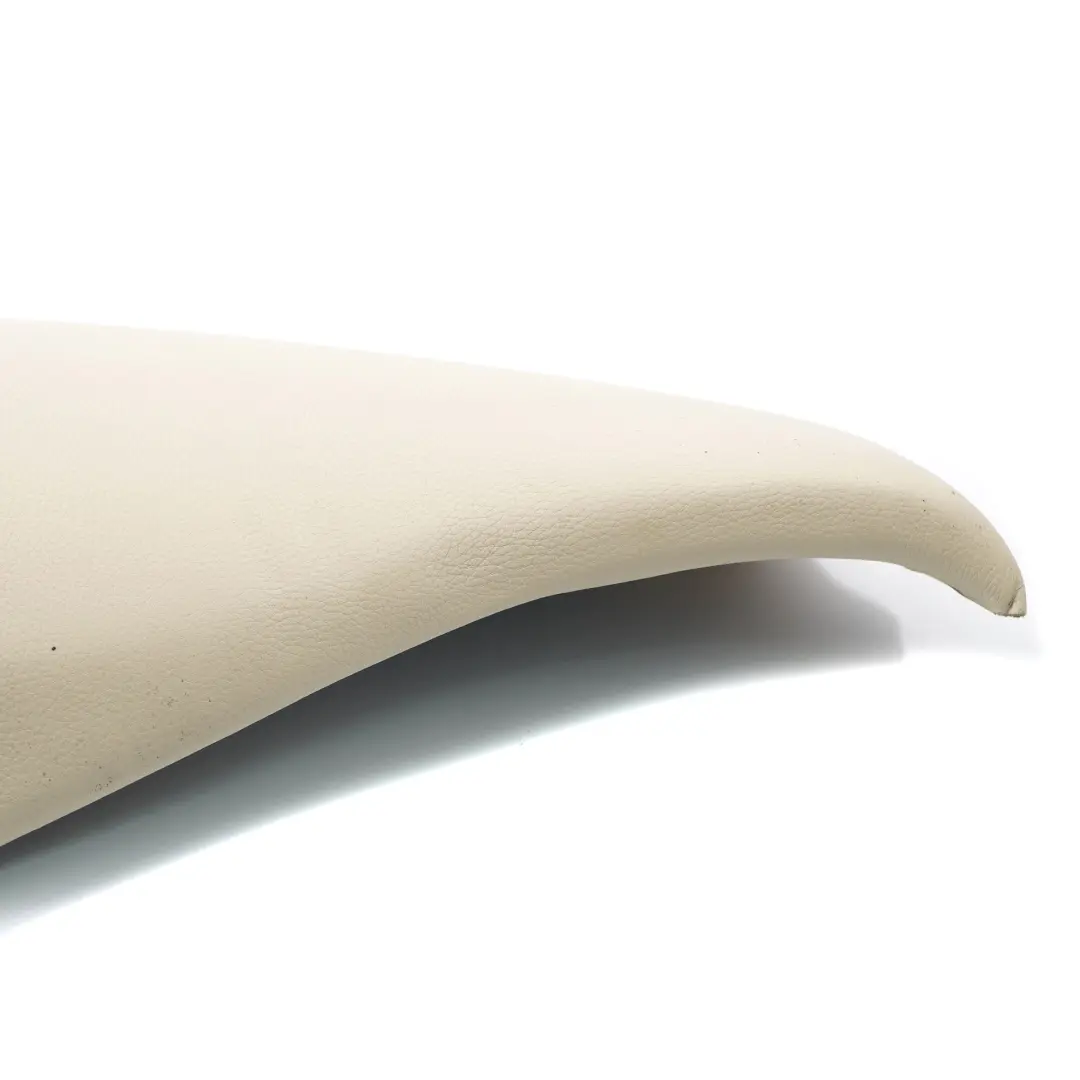 Finitura laterale sedile posteriore destro laterale Crema Pelle Beige per BMW E61 con numero di parte 9126194 BMW E61 Finitura laterale sedile posteriore destro laterale Crema Pelle Beige - SKU 9126194 - Numero di parte 9126194