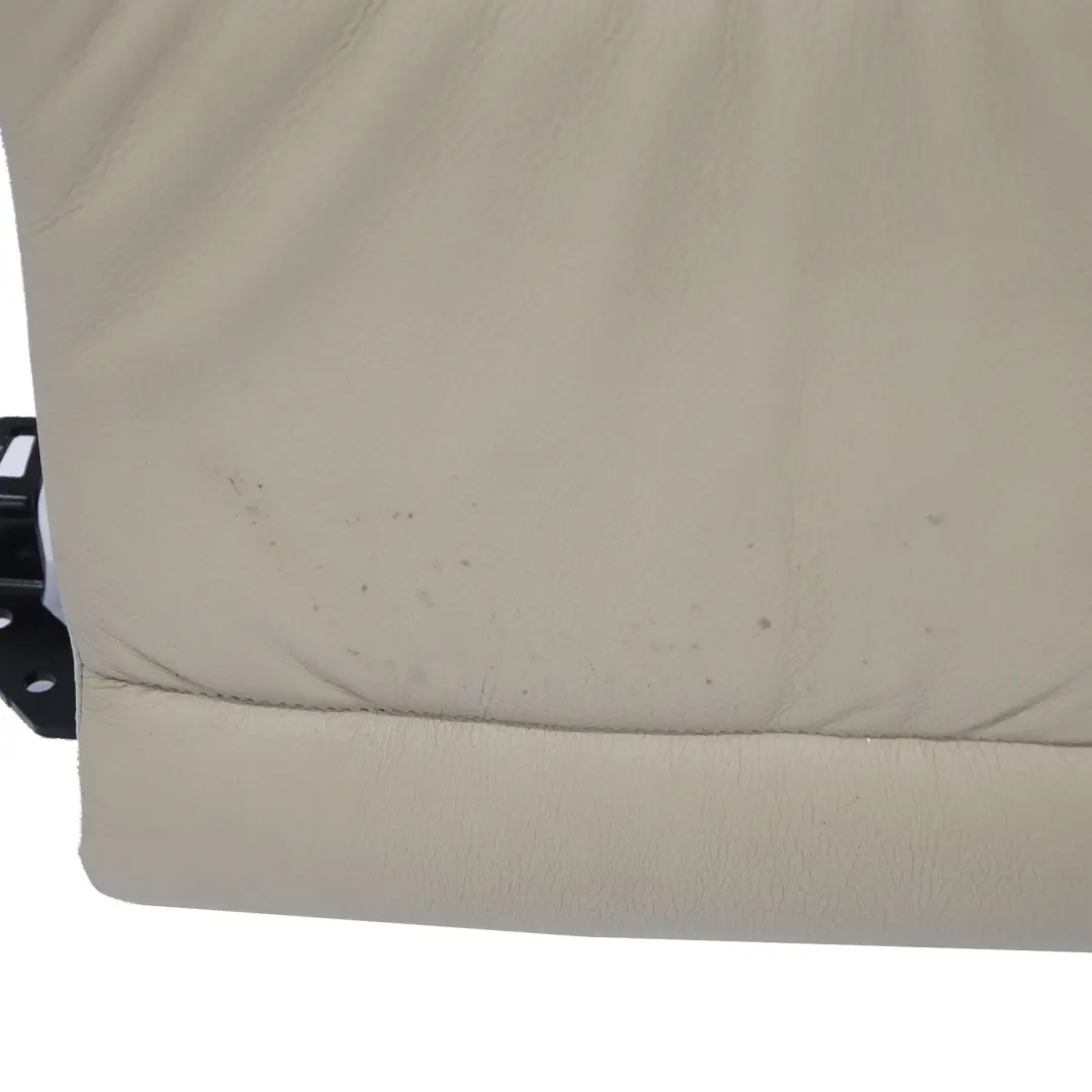 Schienale posteriore destro Coprisedile Crema Beige Pelle per BMW E61 Touring con numero di parte 9126500 BMW E61 Touring Schienale posteriore destro Coprisedile Crema Beige Pelle - SKU 9126500 - Numero di parte 9126500