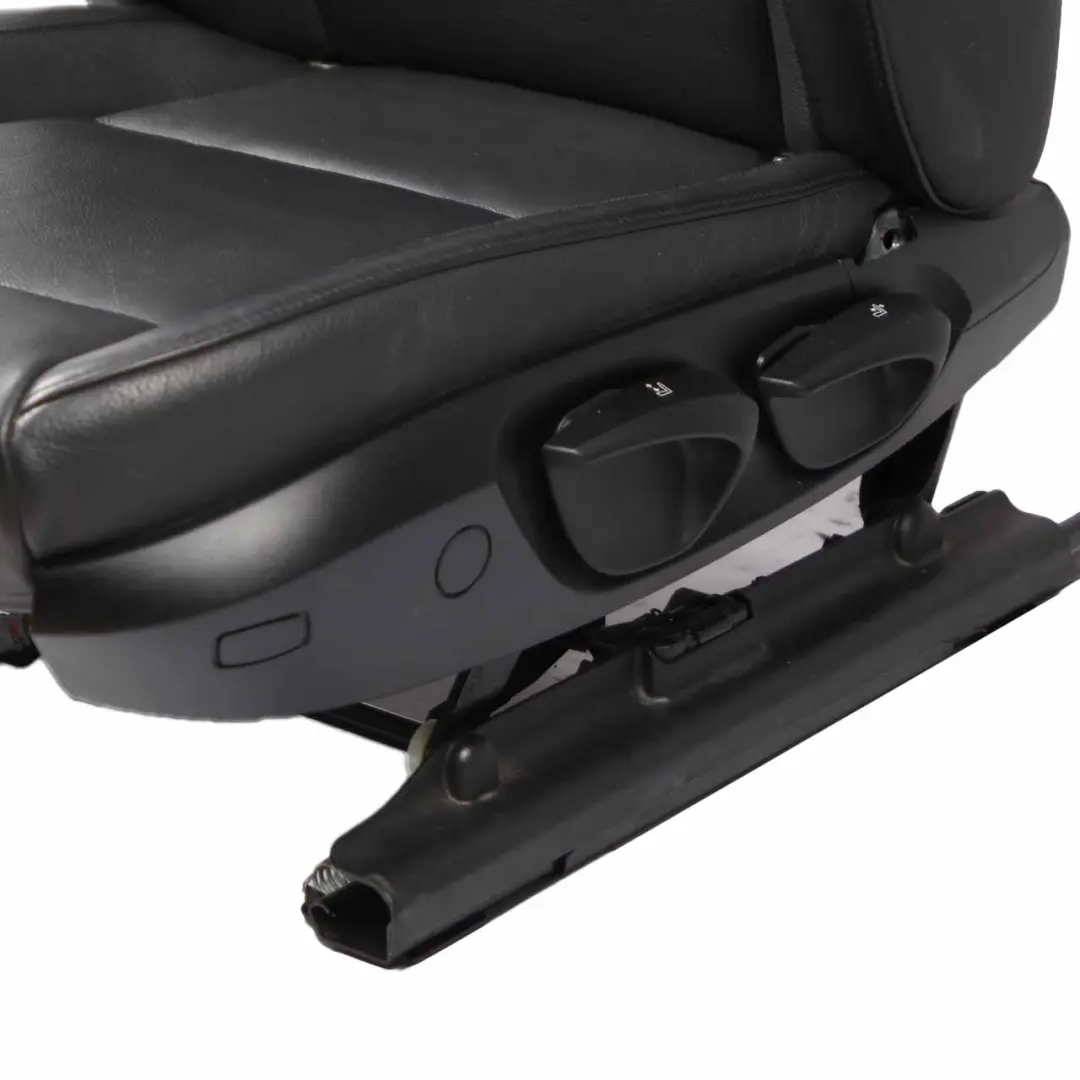 Siège intérieur avant gauche en cuir noir pour BMW E87 LCI à propos du numéro de pièce 9127335 BMW E87 LCI Siège intérieur avant gauche en cuir noir - SKU 9127335 - Numéro de pièce 9127335