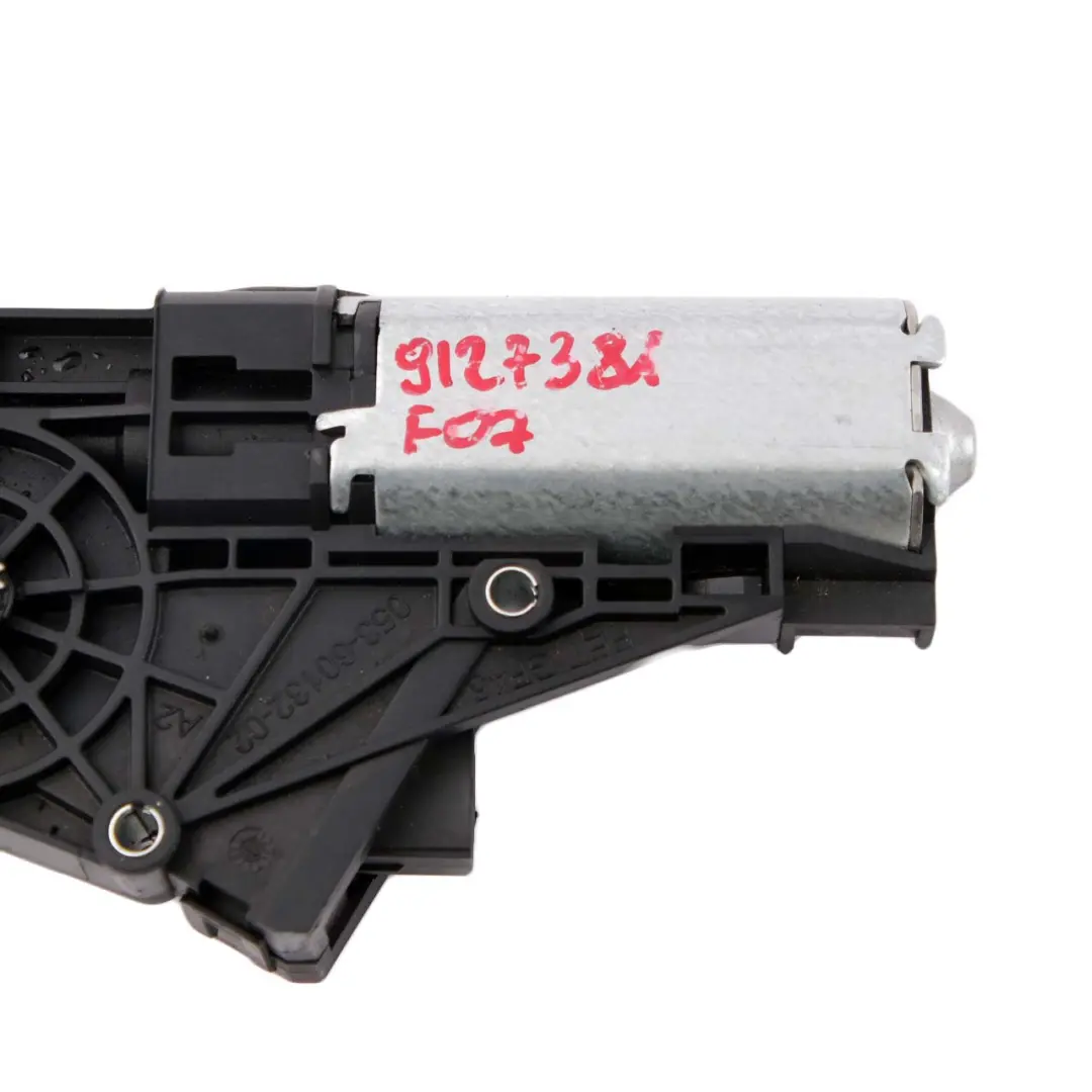Sunroof Drive Sliding Roof Unit Motor Actuator to BMW X5 E71 F07 GT F11 with Part number 9127381 BMW X5 E71 F07 GT F11 Sunroof Drive Sliding Roof Unit Motor Actuator - SKU 9127381 - Part number 9127381