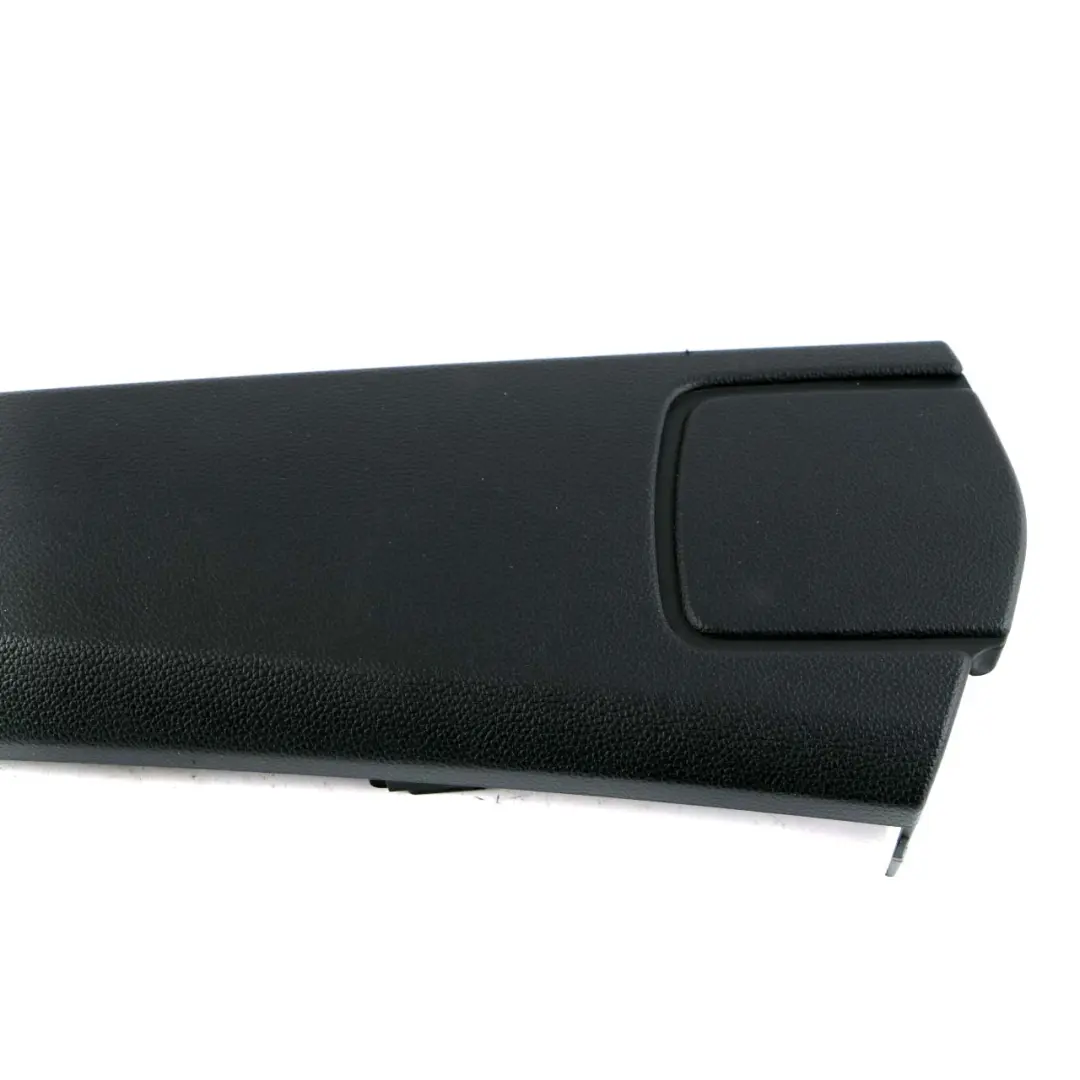 Tapa Embellecedor Lateral Panel Trasero Derecho para BMW 1 E88 con número de pieza 9128774 BMW 1 E88 Tapa Embellecedor Lateral Panel Trasero Derecho - SKU 9128774-1 - Número de pieza 9128774