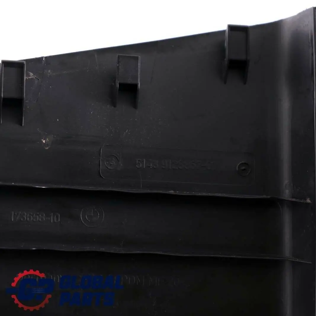 BMW 1 Serie E87 LCI Couverture Montant B en Bas a Gauche Noir 9128867 - SKU 9128869 - Numéro de pièce 9128869