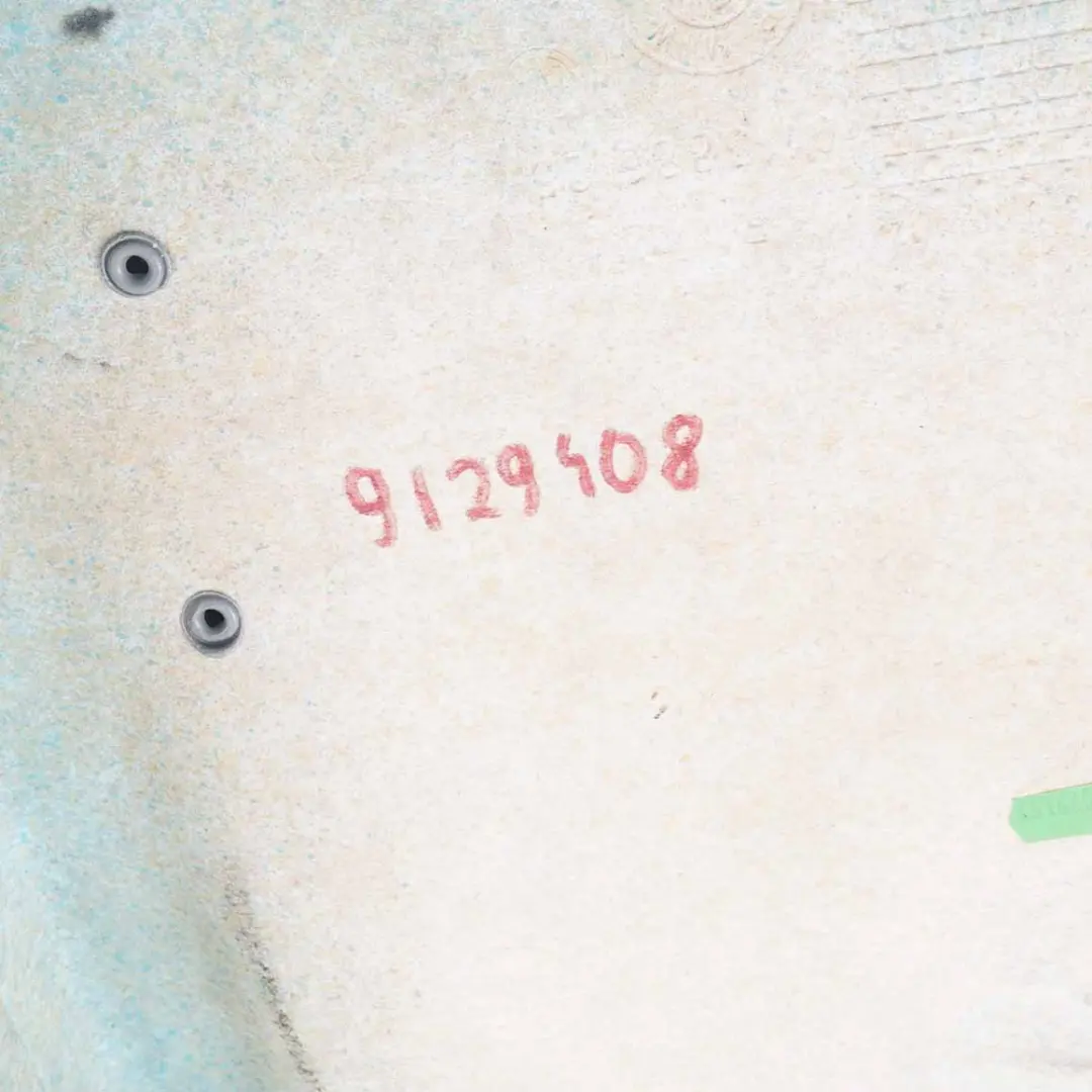 Anteriore destro Schienale del sedile Rivestimento pannello Grigio per BMW E93 con numero di parte 9129408 BMW E93 Anteriore destro Schienale del sedile Rivestimento pannello Grigio - SKU 9129408 - Numero di parte 9129408