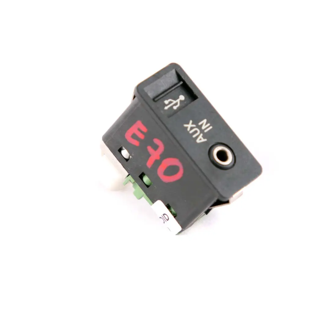 BMW 1 3 5 Series E60 E61 E81 E87 E90 E91 USB AUX In Socket Port Plug - SKU 9129652 - Part number 9138402